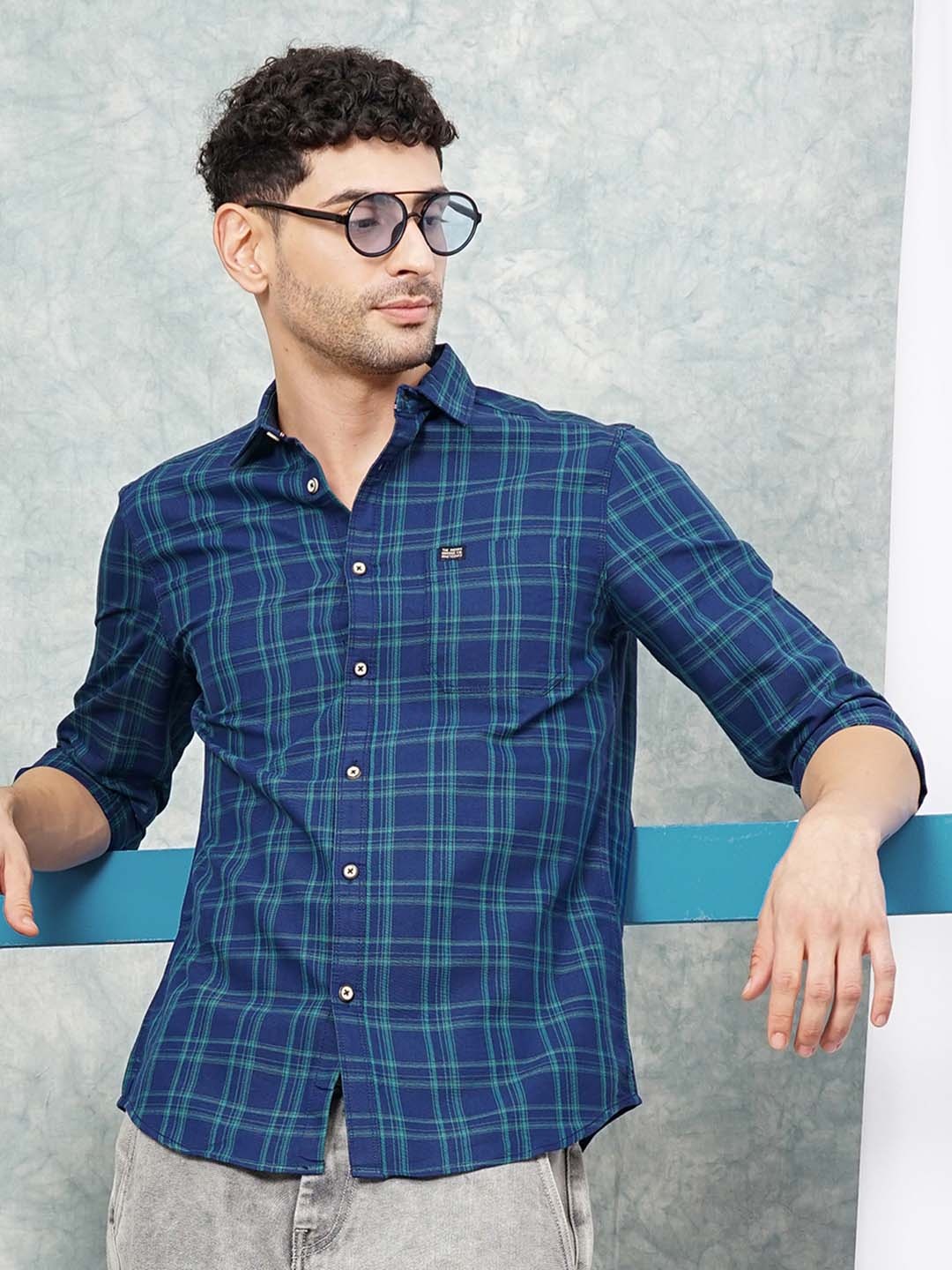 

The Indian Garage Co Men Navy Blue & Green Checked Casual Shirt