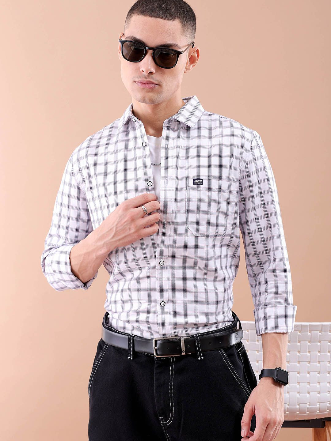 

The Indian Garage Co Men White & Black Slim Fit Checked Casual Shirt