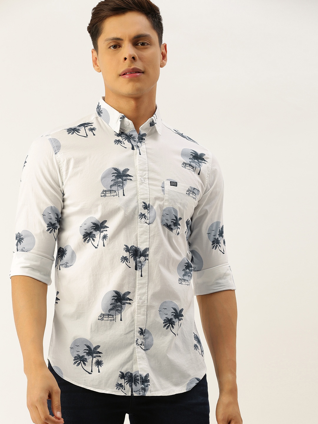 

The Indian Garage Co Men White Slim Fit Tropical Printed Casual Shirt