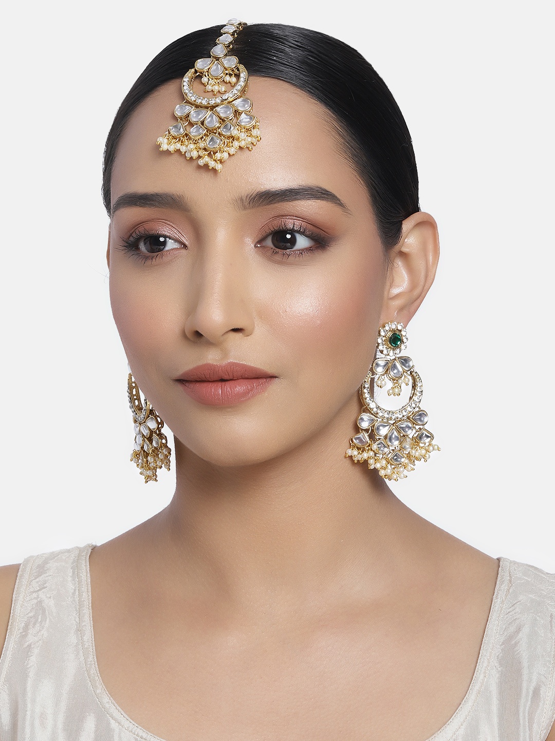 

Peora Gold-Plated Kundan Studded Jewellery Set, Green