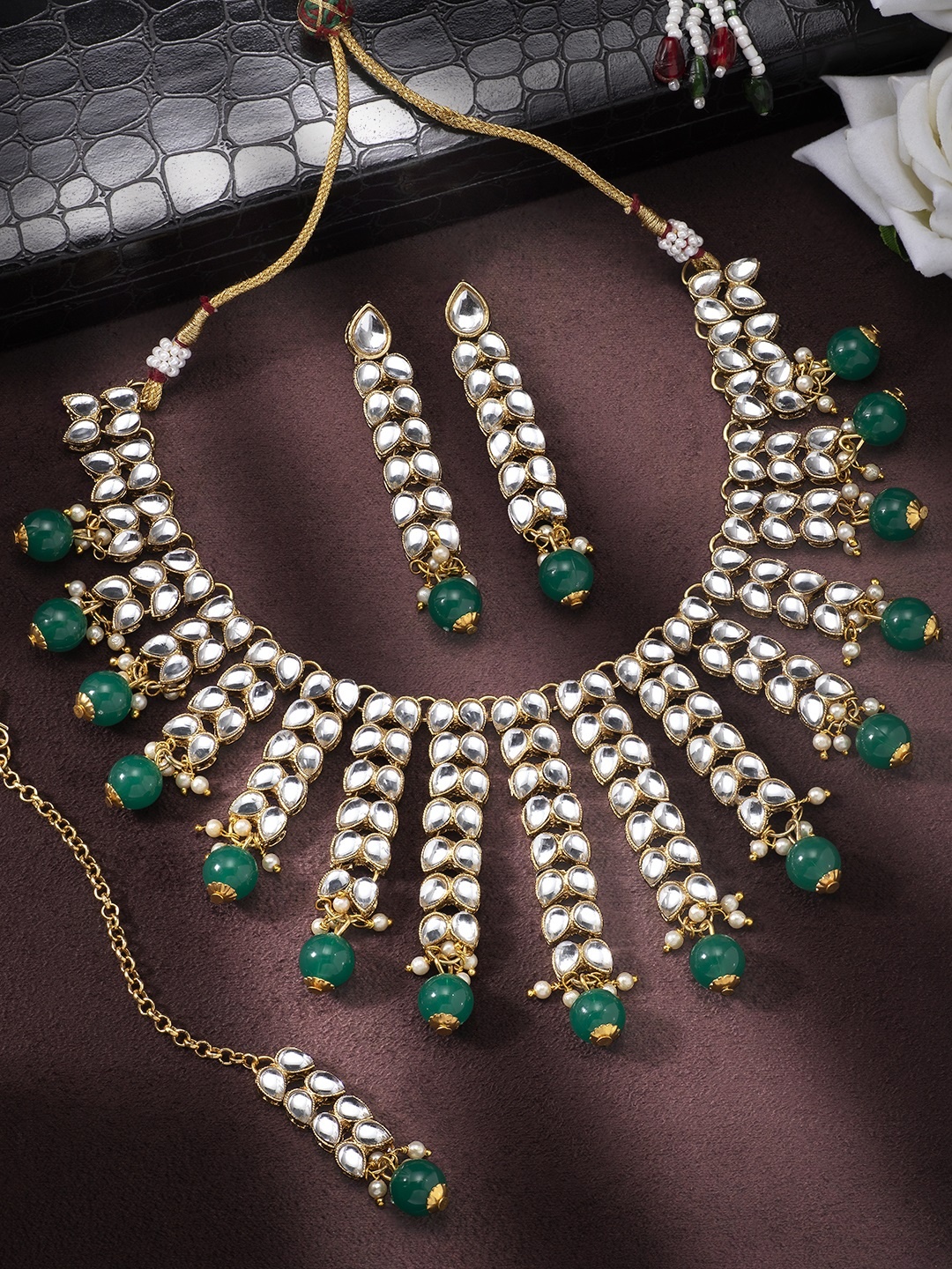 

Peora Green Gold Plated Kundan Beaded Jewellery Set