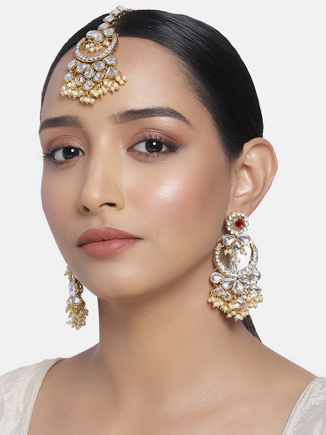 

Peora Red & Gold-Plated Kundan Handcrafted Jewellery Set
