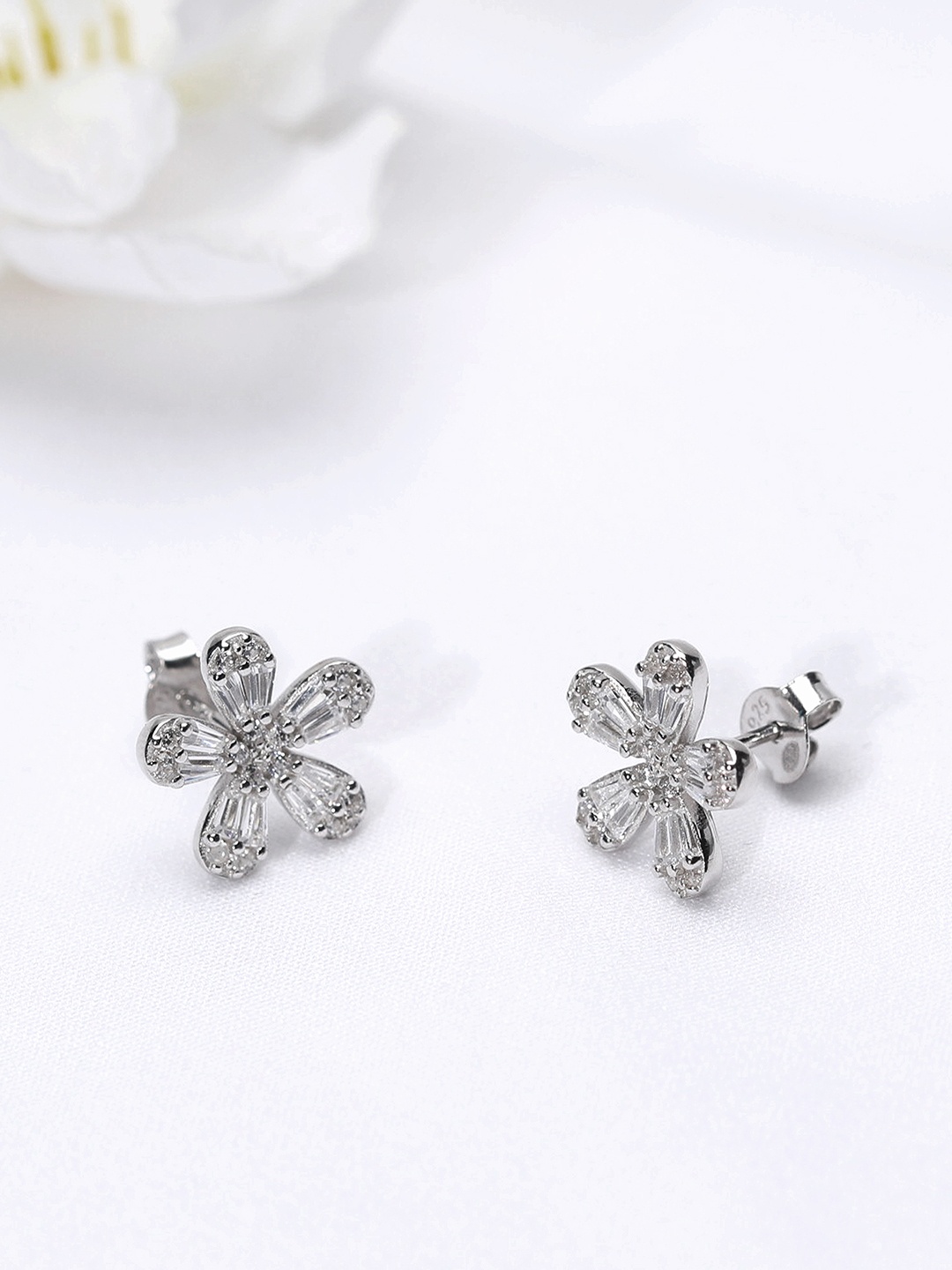 

GIVA 925 Sterling Silver Rhodium Plated Five Leaf Clover Earrings