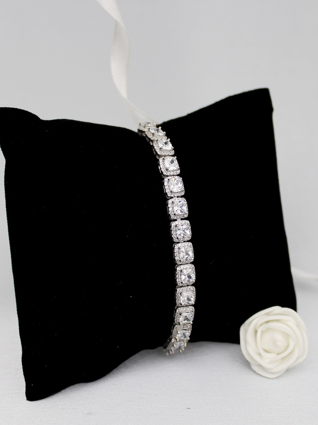 

GIVA 925 Sterling Silver Rhodium Plated Adjustable Goriye Bracelet