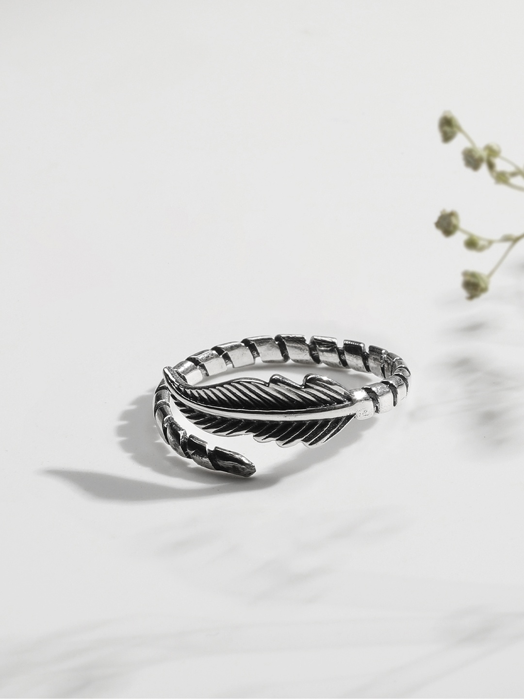

AVNI by GIVA 925 Sterling Silver Oxidised Leaf Ring