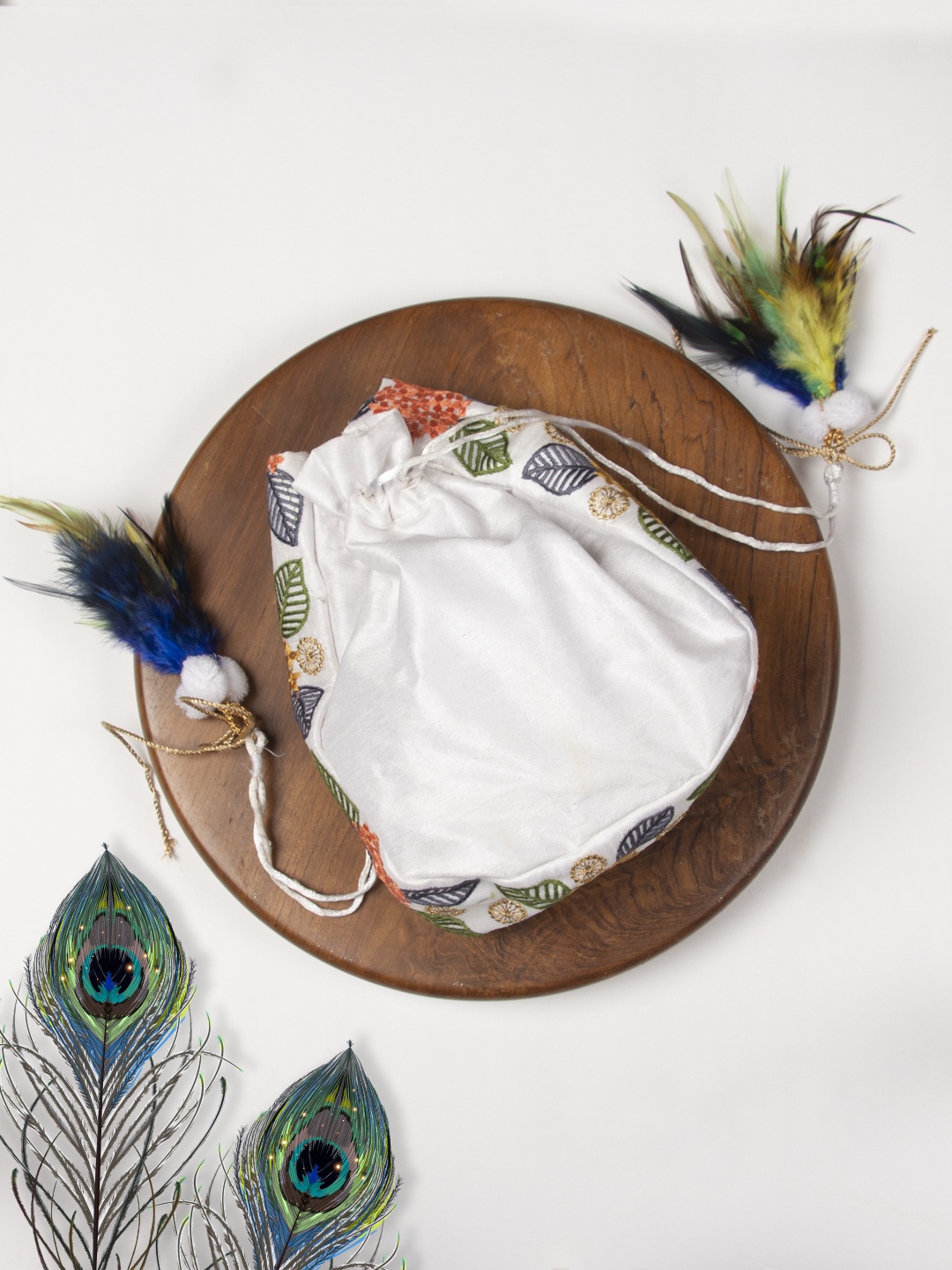 

AccessHer White & Green Embroidered Tasselled Potli Clutch