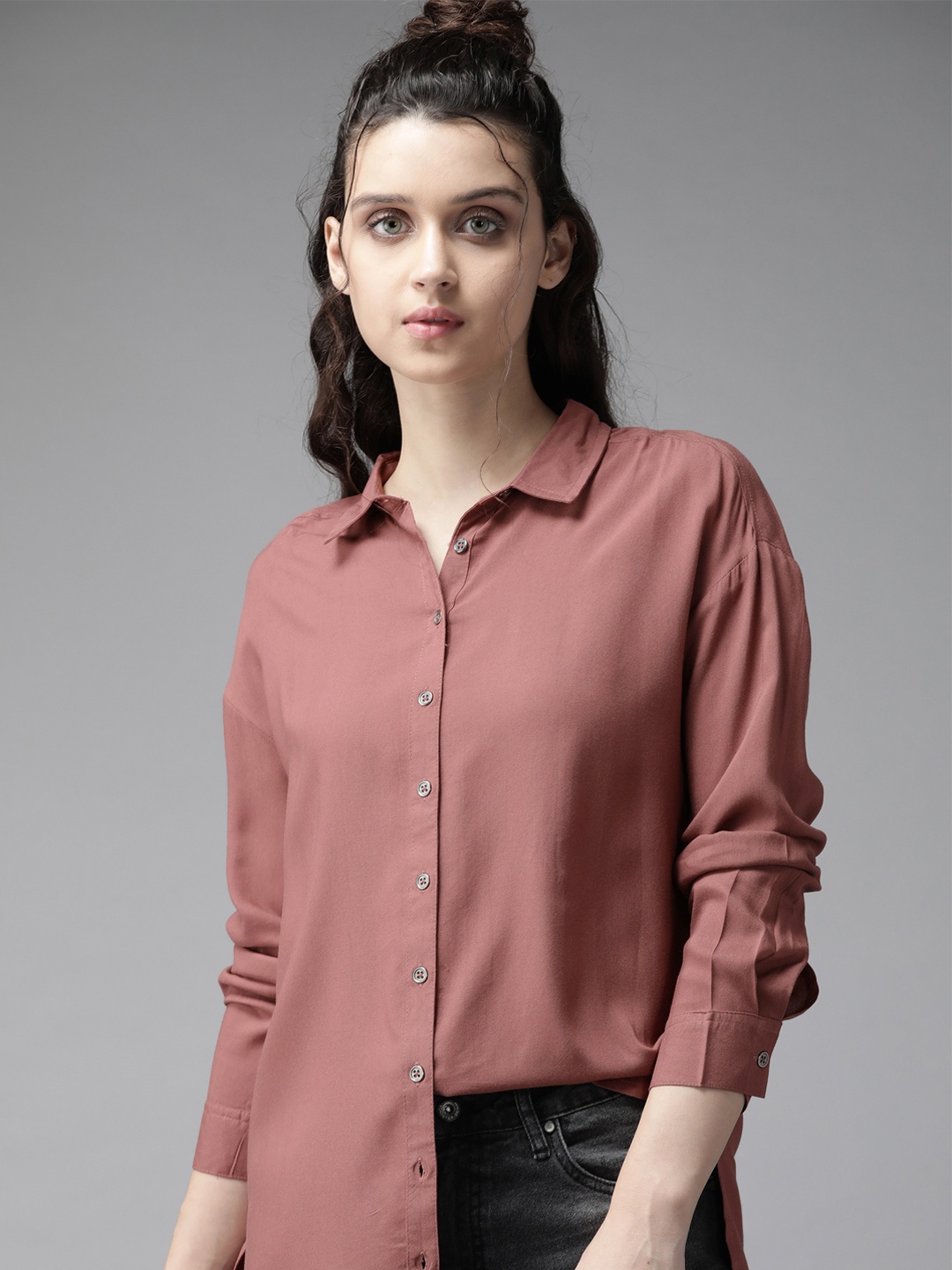 

The Roadster Lifestyle Co Women EcoVero Mauve Regular Fit Solid Longline Casual Shirt
