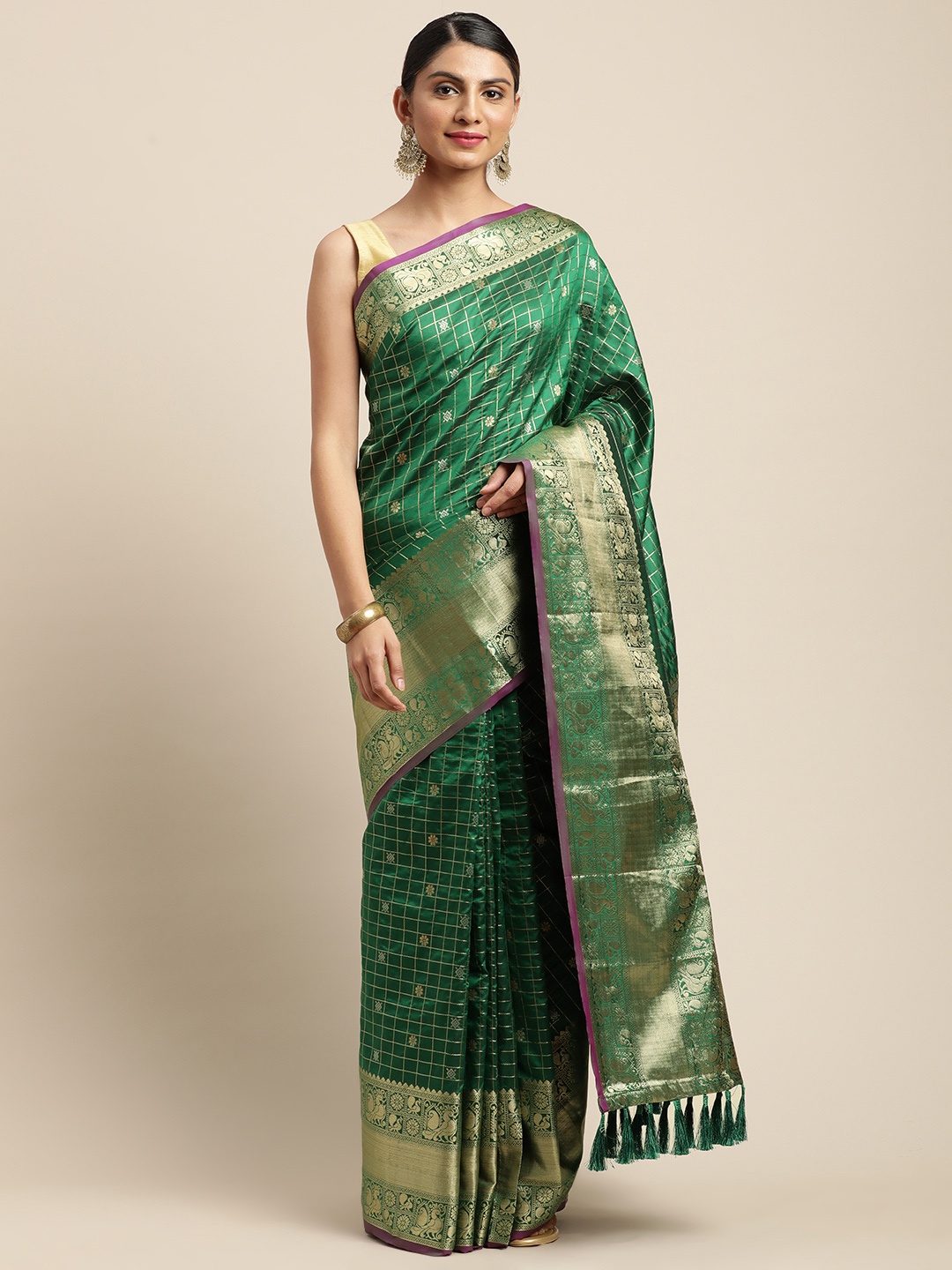 

VASTRANAND Green & Gold-Toned Checked Banarasi Saree