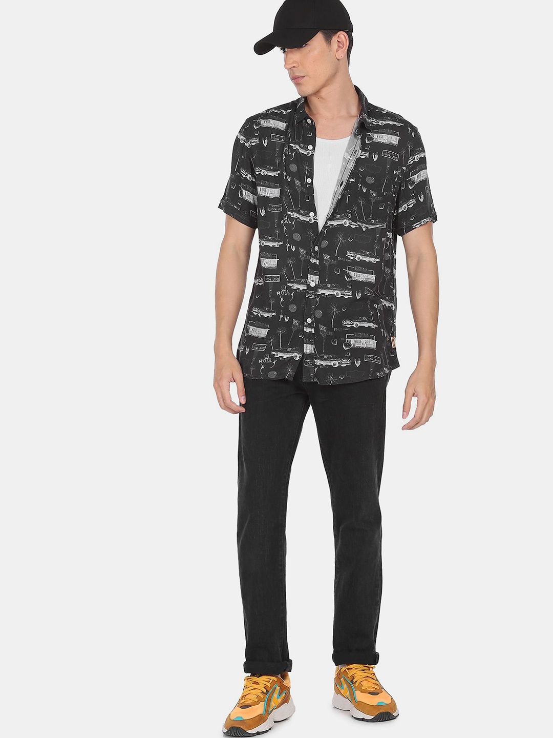 

Flying Machine Men Black & White Regular Fit Printed Casual Shirt
