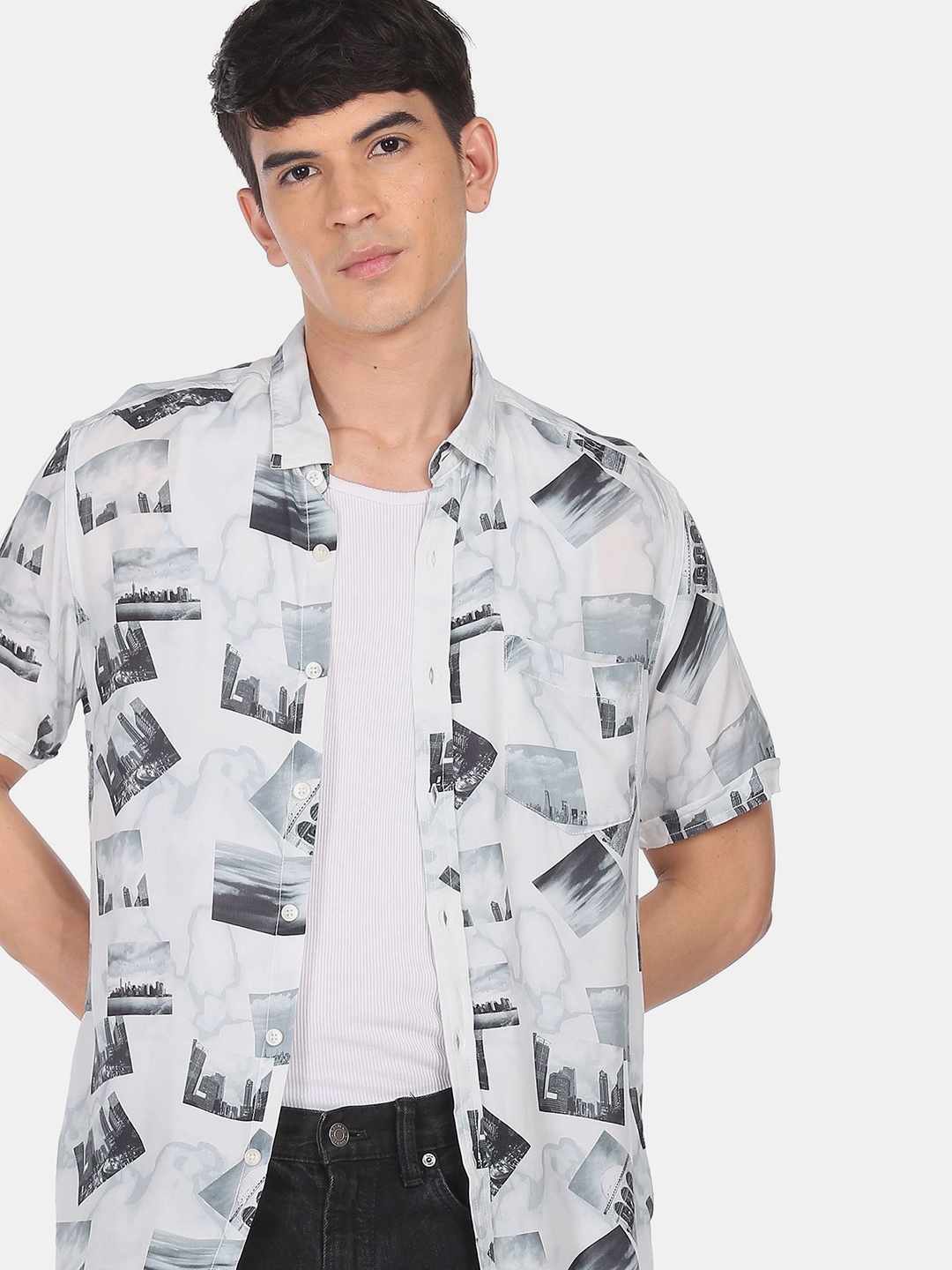 

Flying Machine Men White & Grey Regular Fit Printed Casual Shirt