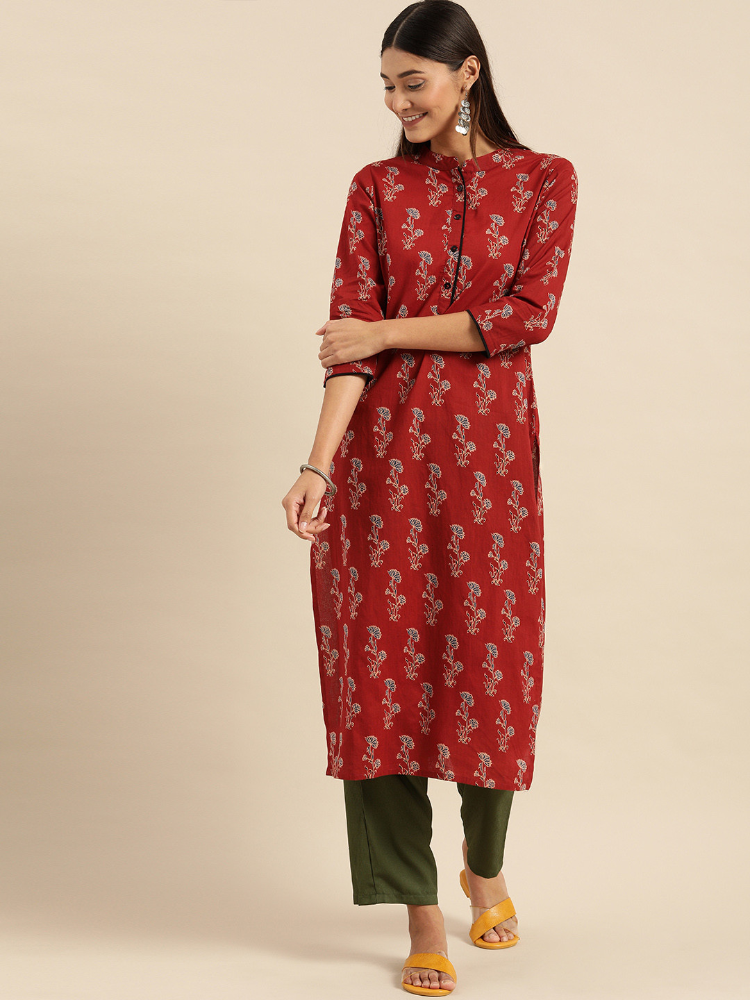 

Rajnandini Women Maroon Floral Printed Pure Cambric Cotton Kurta