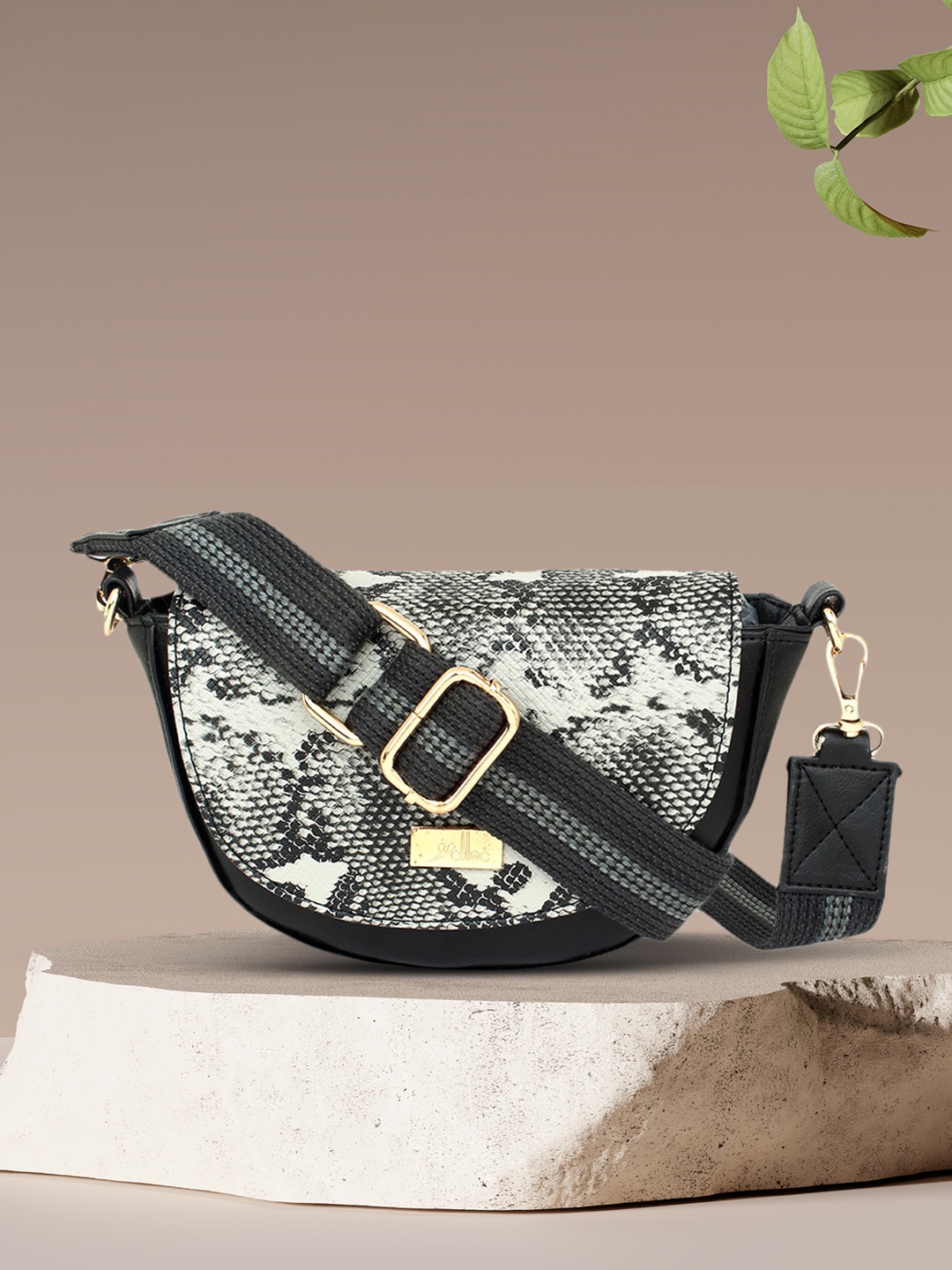 

yelloe Black & Off-White Textured Sling Bag