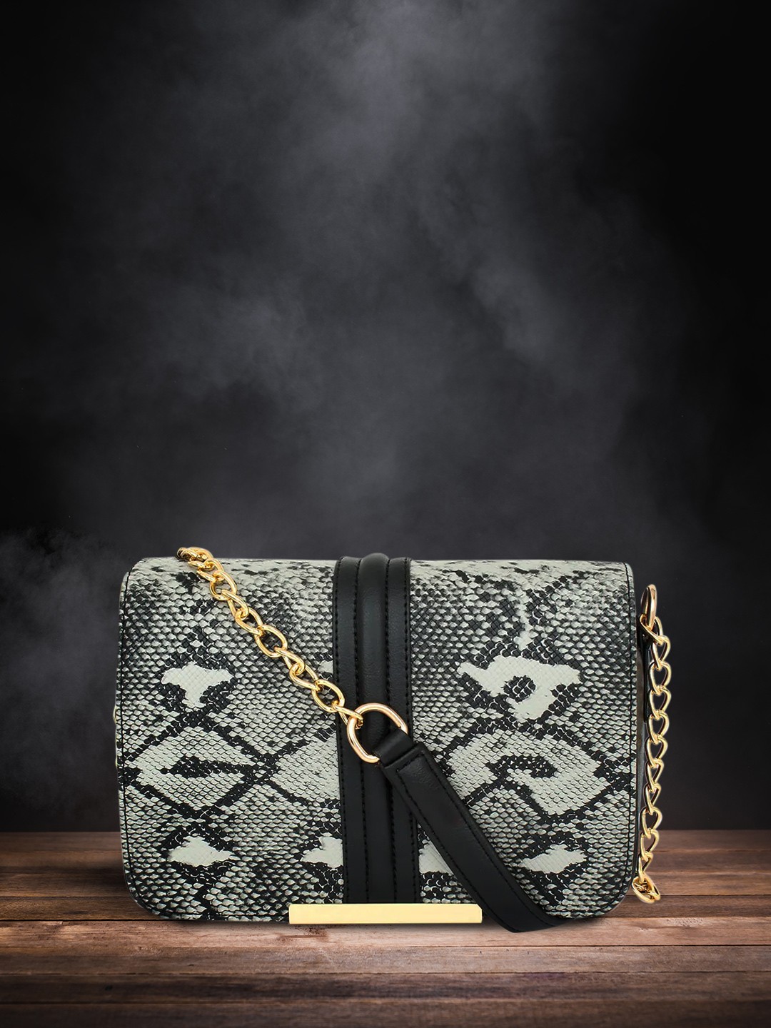 

yelloe Women Black animal skin Textured Sling Bag