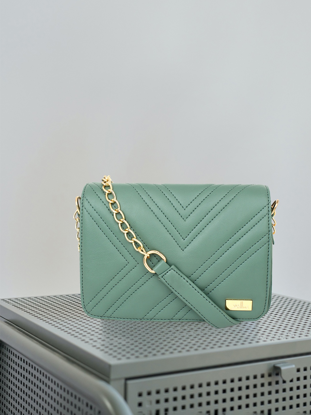 

yelloe Green Textured Sling Bag