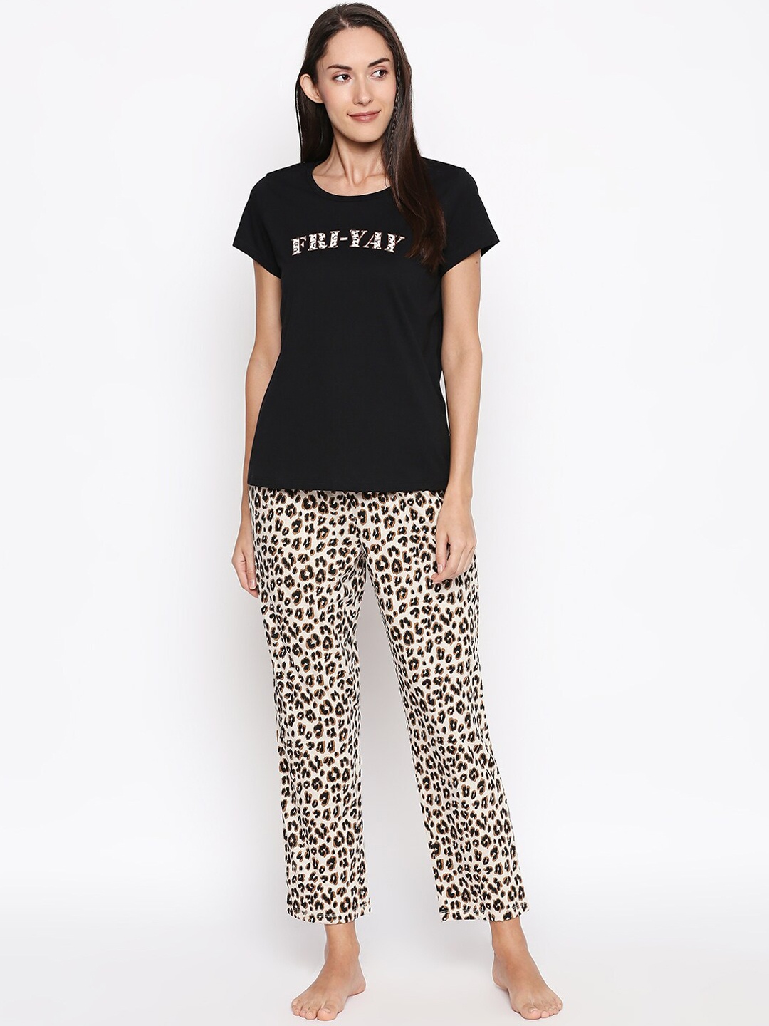 

Dreamz by Pantaloons Women Black & Beige Printed Night Suit