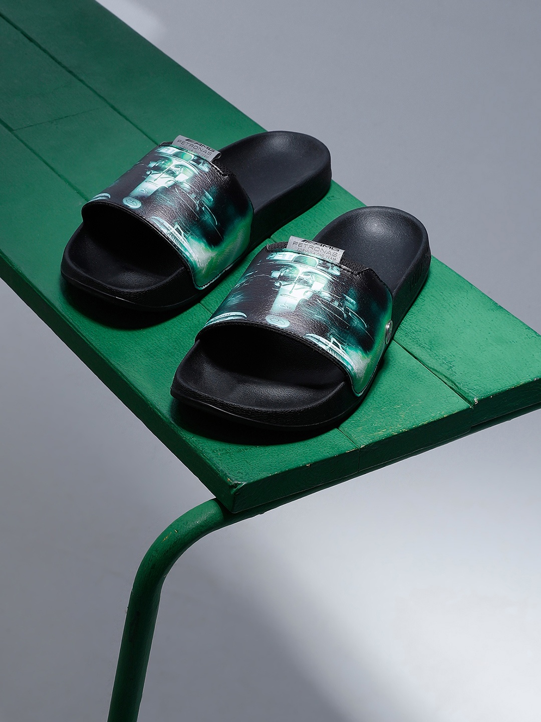 

Puma Unisex Black Printed MAPF1 Graphic Leadcat Sliders