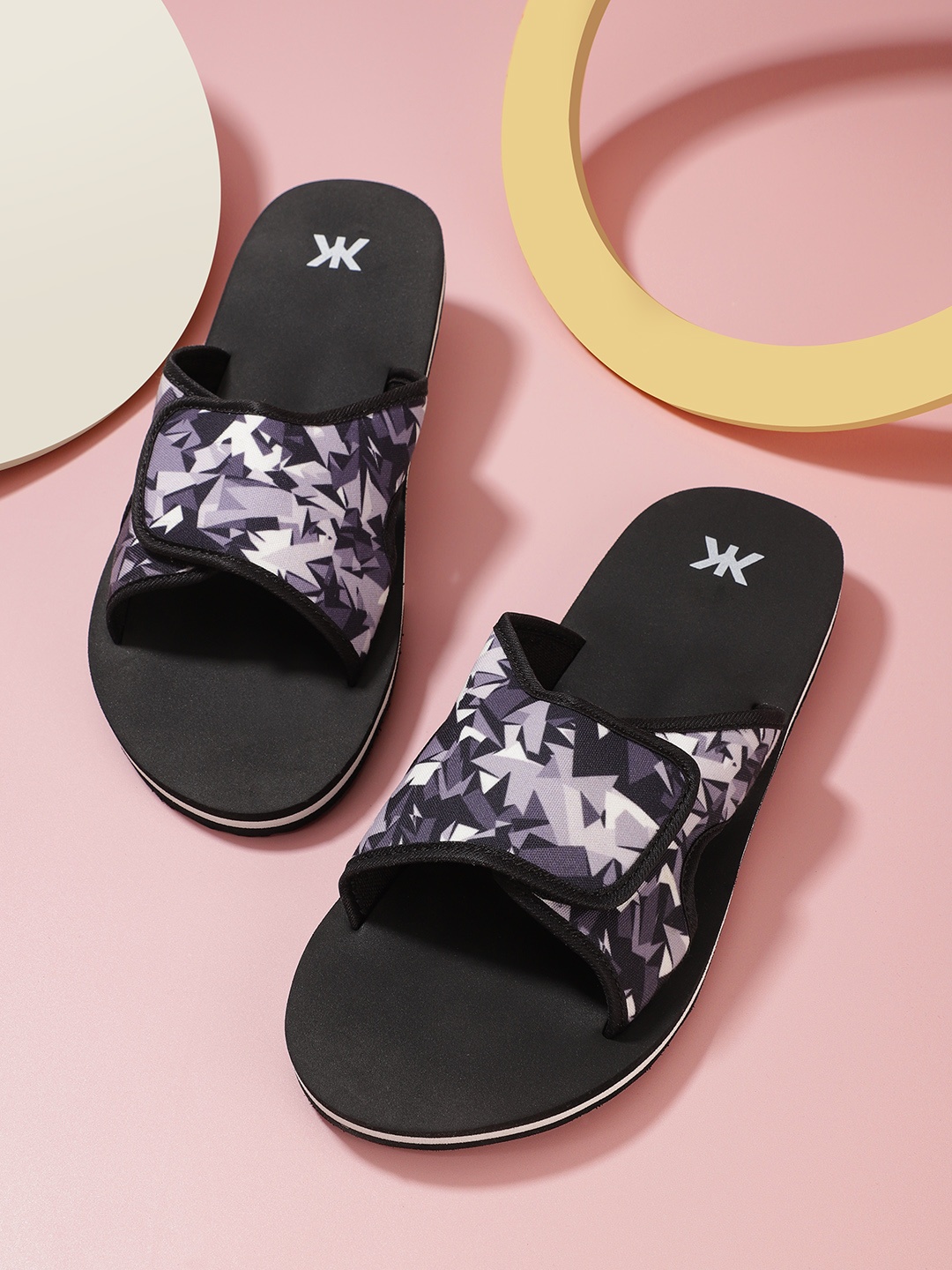 

Kook N Keech Men Purple & Black Printed Sliders