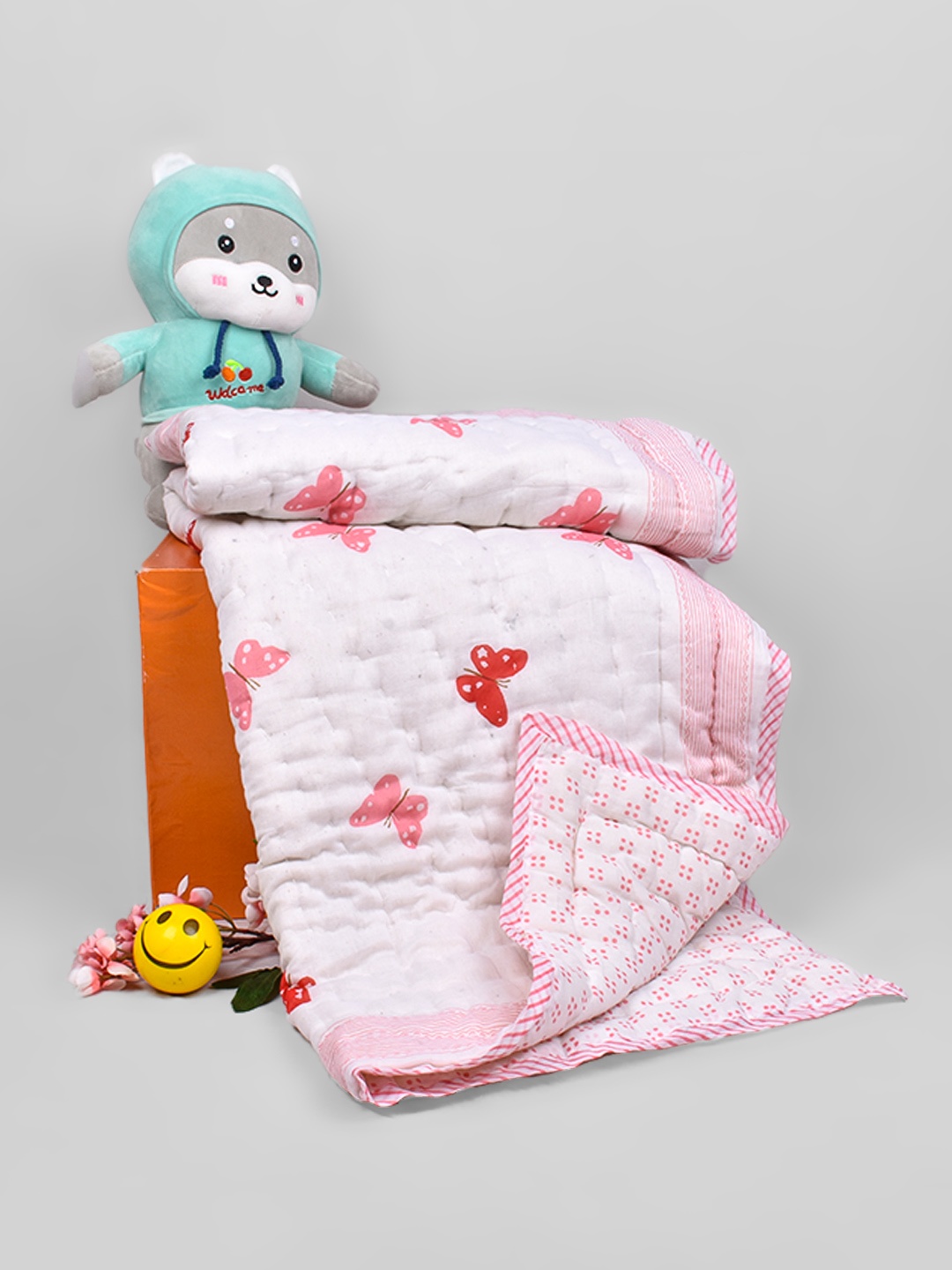 

Moms Home Unisex Kids Organic Cotton Pink Butterfly Print AC Quilt, White
