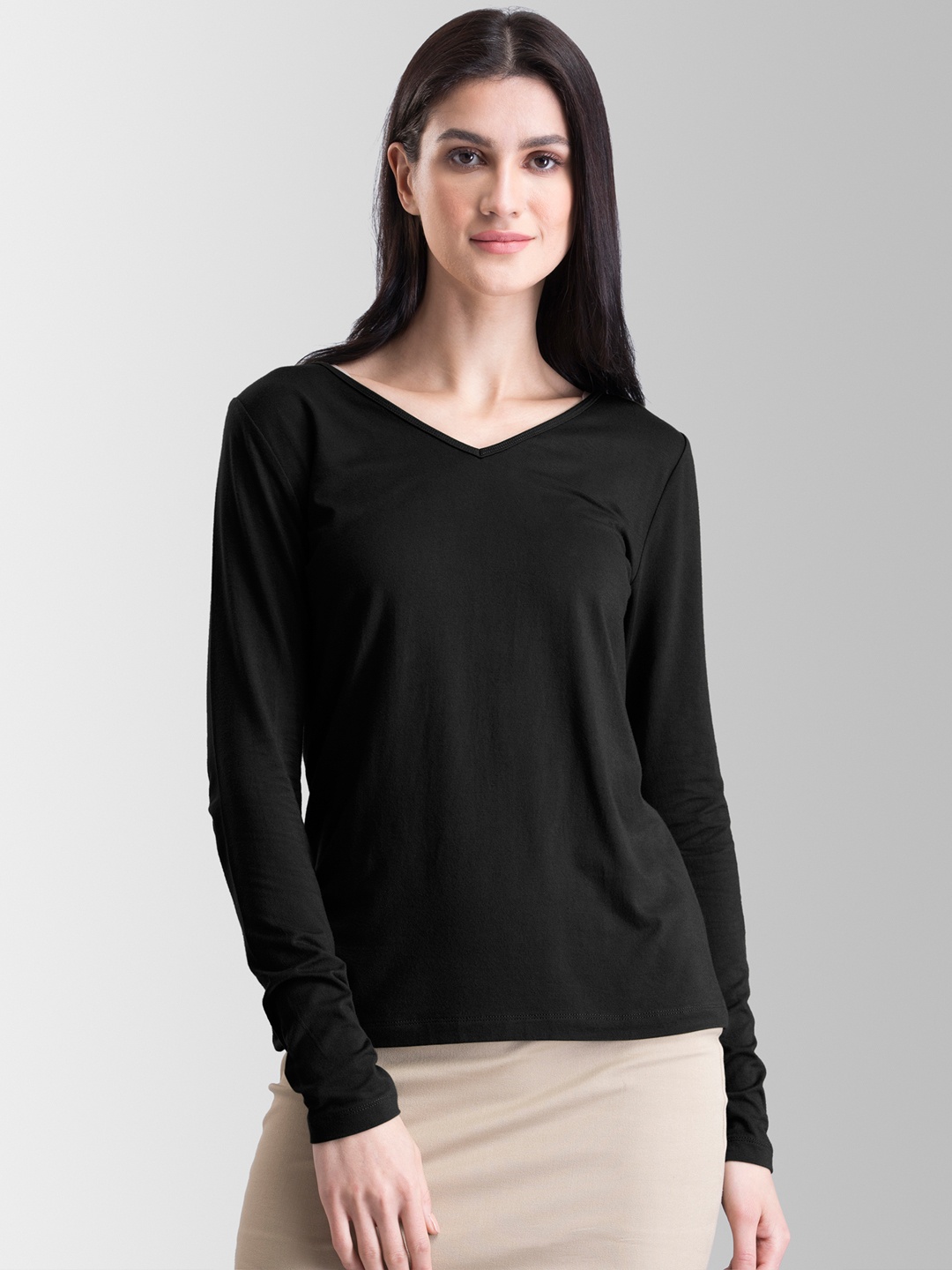 

FableStreet Women Black Solid V-Neck T-shirt