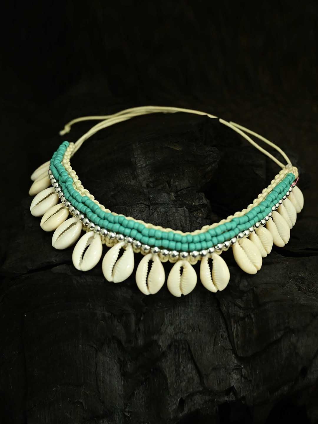 

justpeachy White & Blue Beaded Choker Necklace