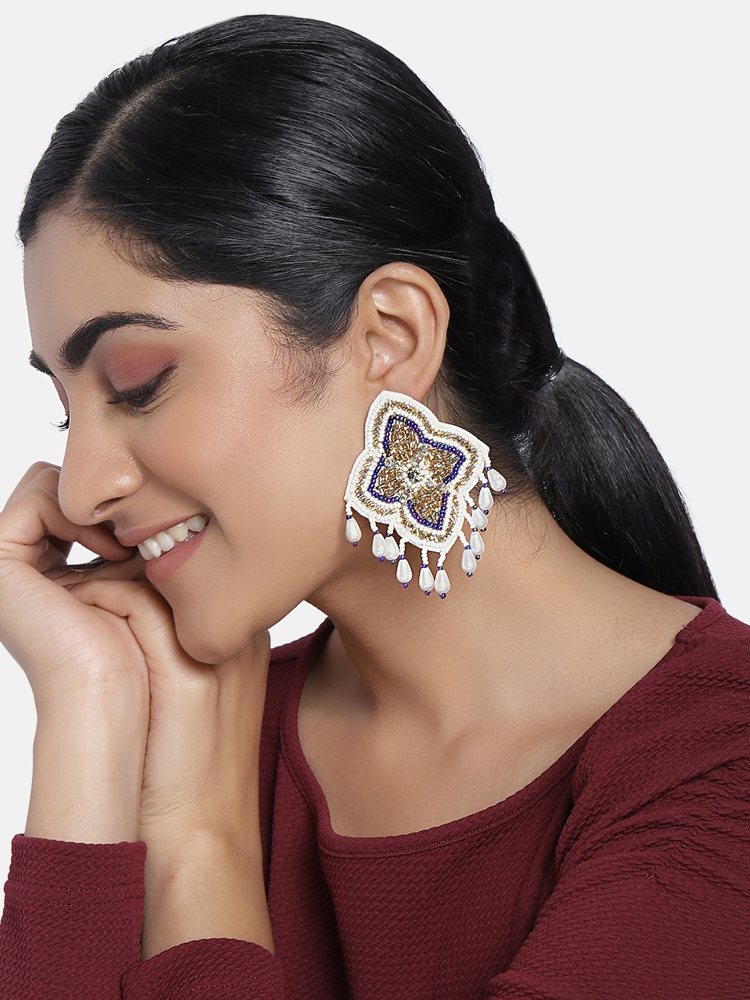 

justpeachy White & Gold-Toned Contemporary Studs