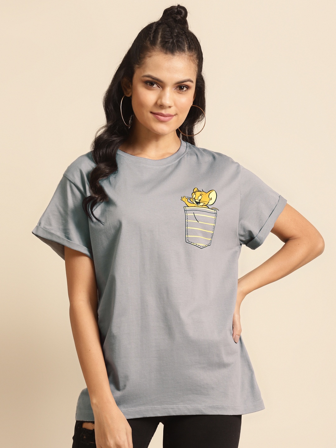 

Bewakoof Women Grey Pure Cotton Solid Round Neck Pure Cotton Relaxed Fit T-shirt