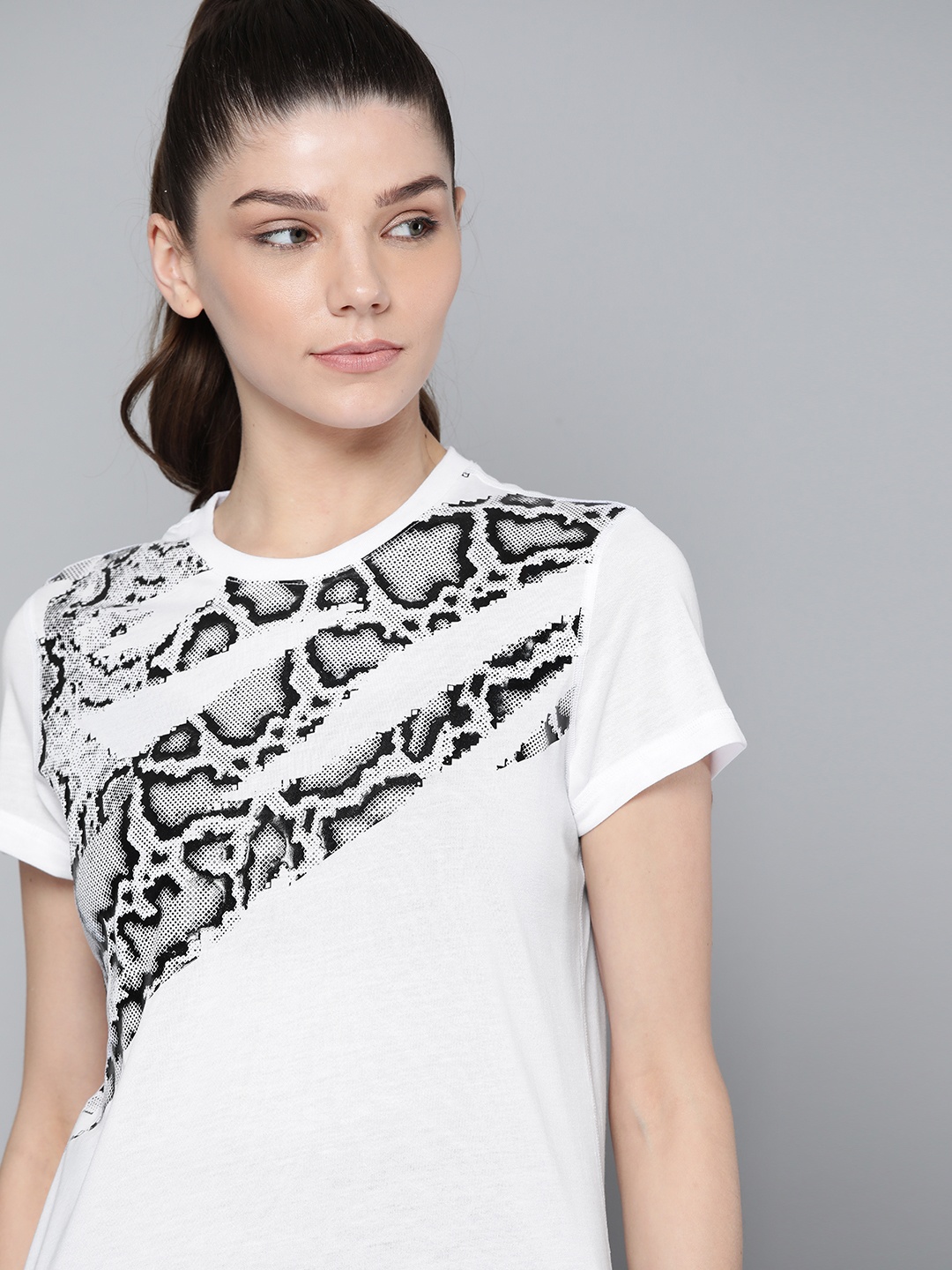 

Puma Women White & Black Performance Graphic Print Short Sleeves Training T-shirt