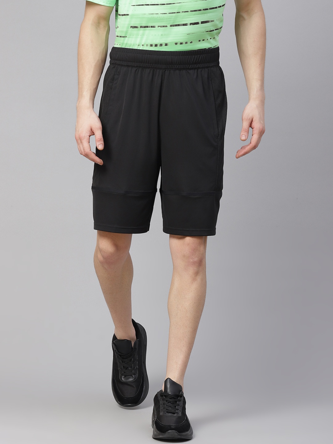 

Puma Men Black Solid Train Graphic Knit 9" Shorts