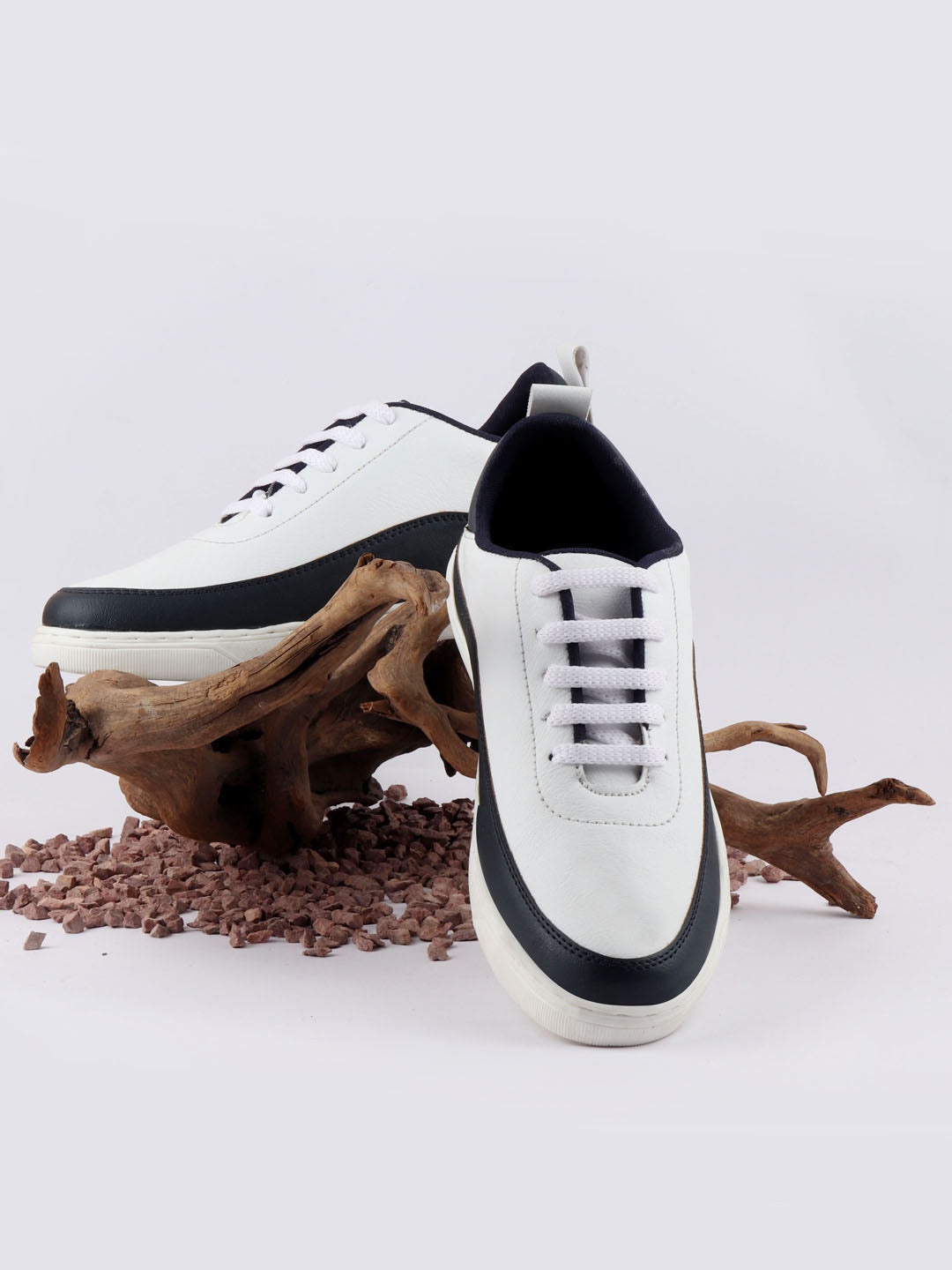 

FAUSTO Men White & Navy Blue Colourblocked Sneakers