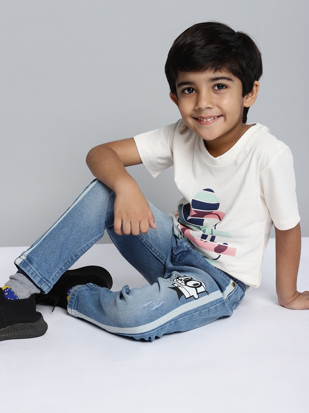 

YK Warner Bros Boys Blue Low Distress Light Fade Dexter Print Stretchable Jeans