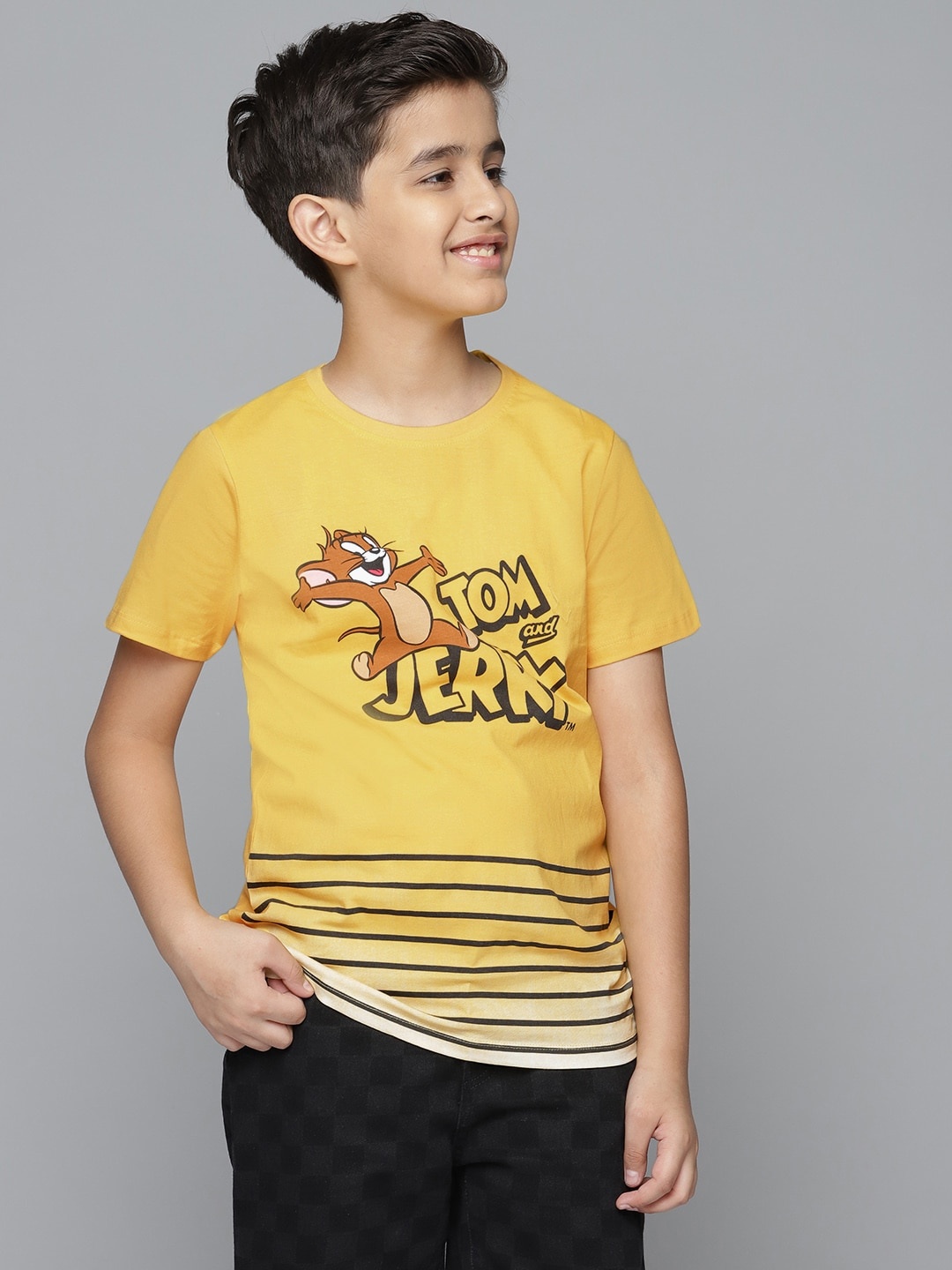 

YK Warner Bros Boys Yellow Black Pure Cotton Tom Jerry Print Round Neck Pure Cotton T-shirt