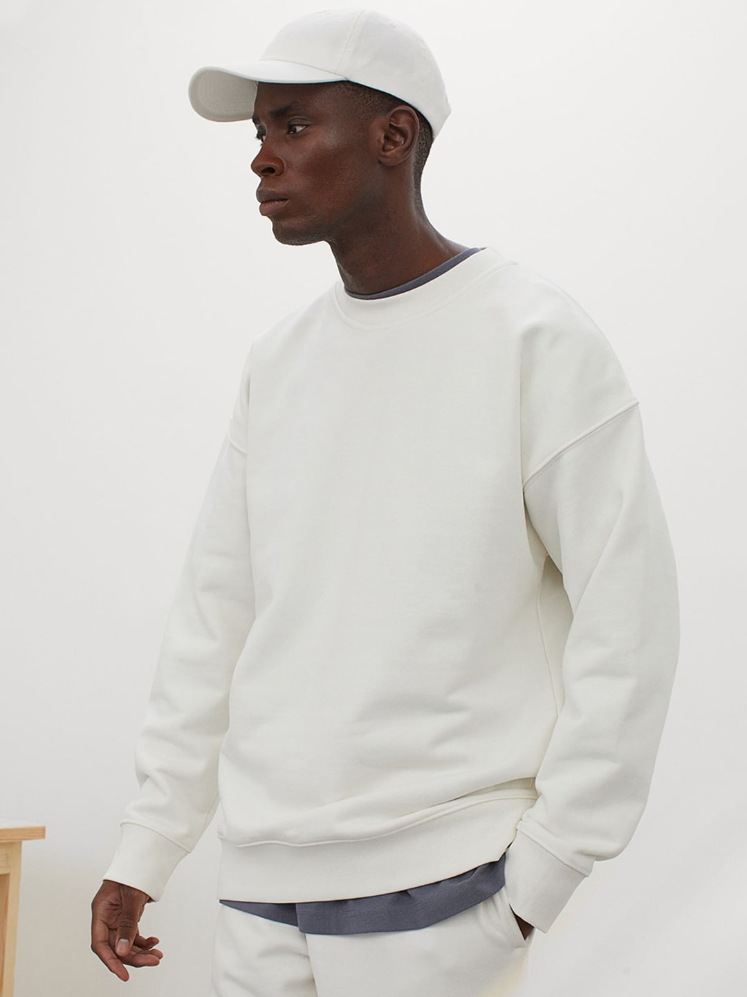 

H&M Men White Solid Cotton Sweatshirt