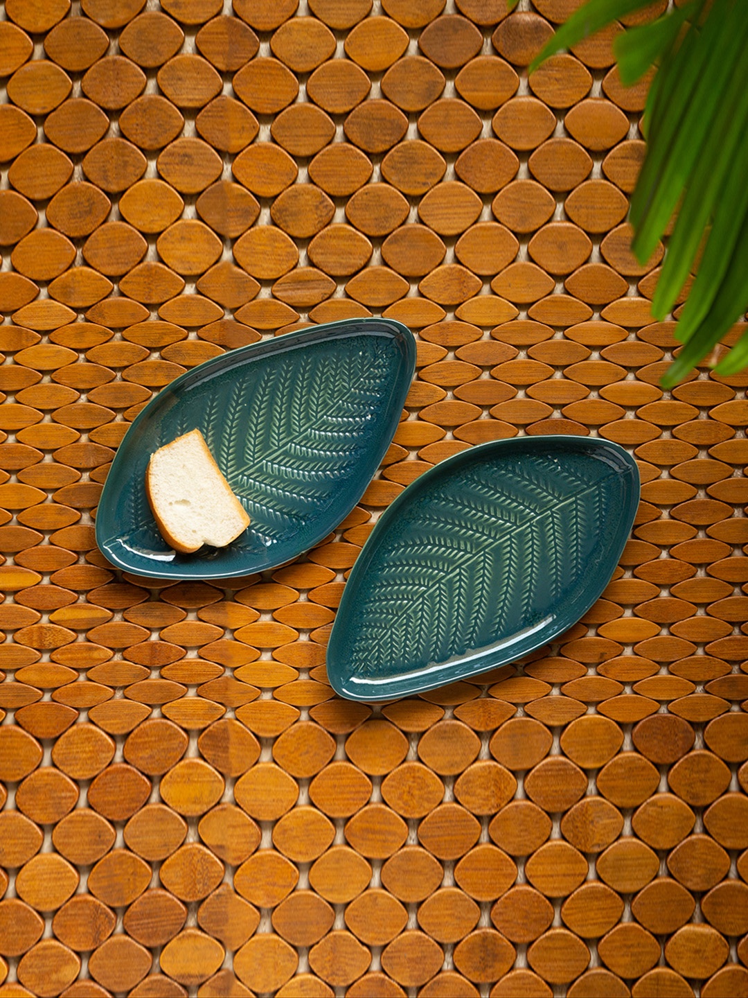 

ExclusiveLane Set Of 2 The Banana Leaf Hand-Glazed Serveware Platters-10.8 inch, Green