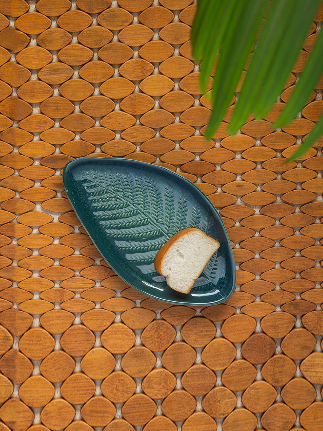 

ExclusiveLane The Banana Leaf Textured Serving Platter, Sea green