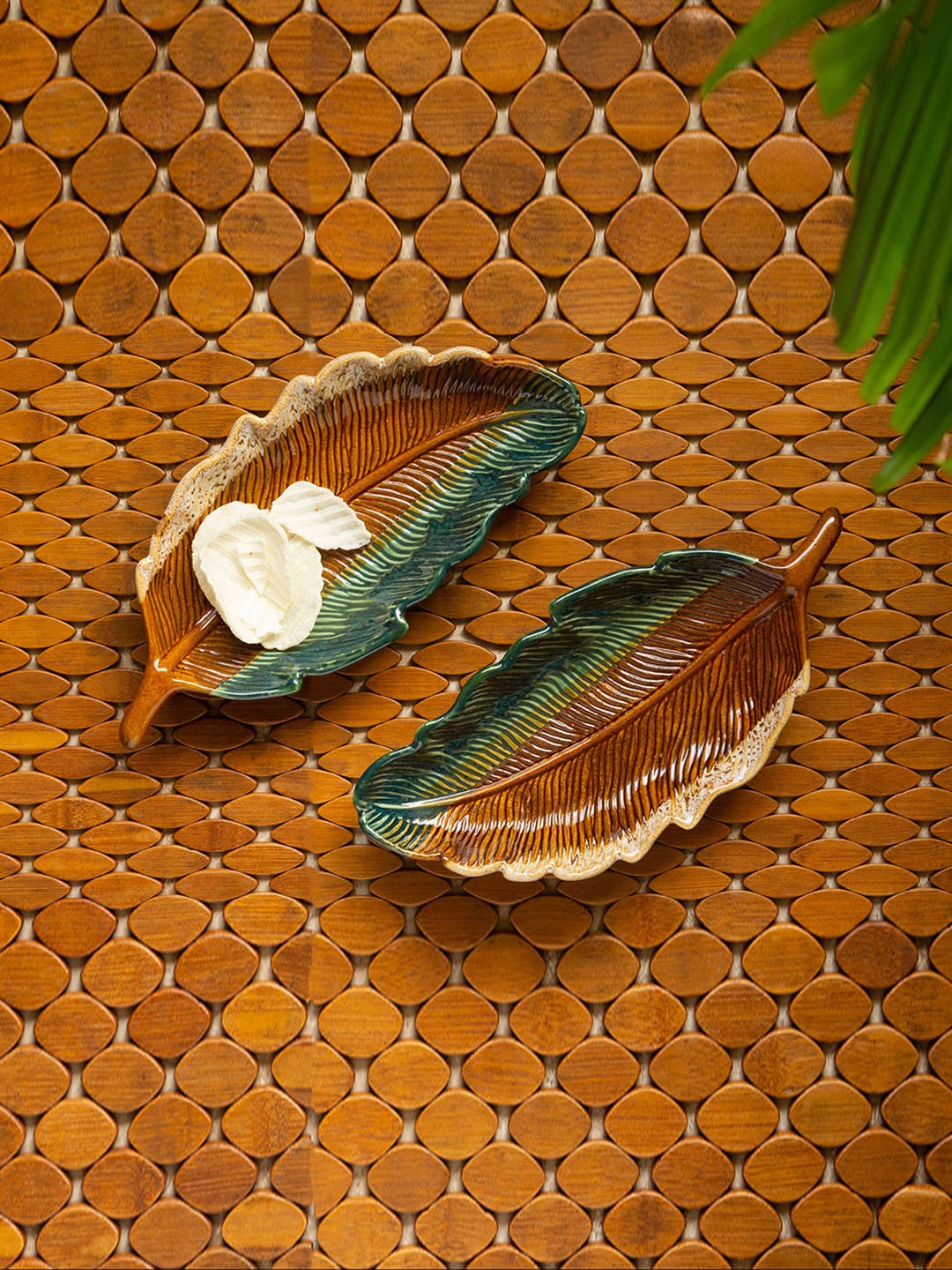 

ExclusiveLane Set of 2 Green & Yellow The Banana Leaf Textured Serving Platters