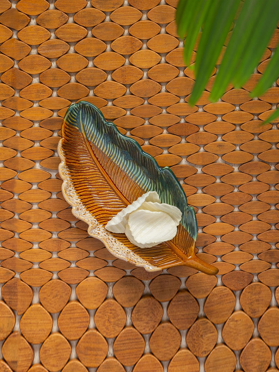 

ExclusiveLane The Banana Leaf Textured Serving Platter, Green