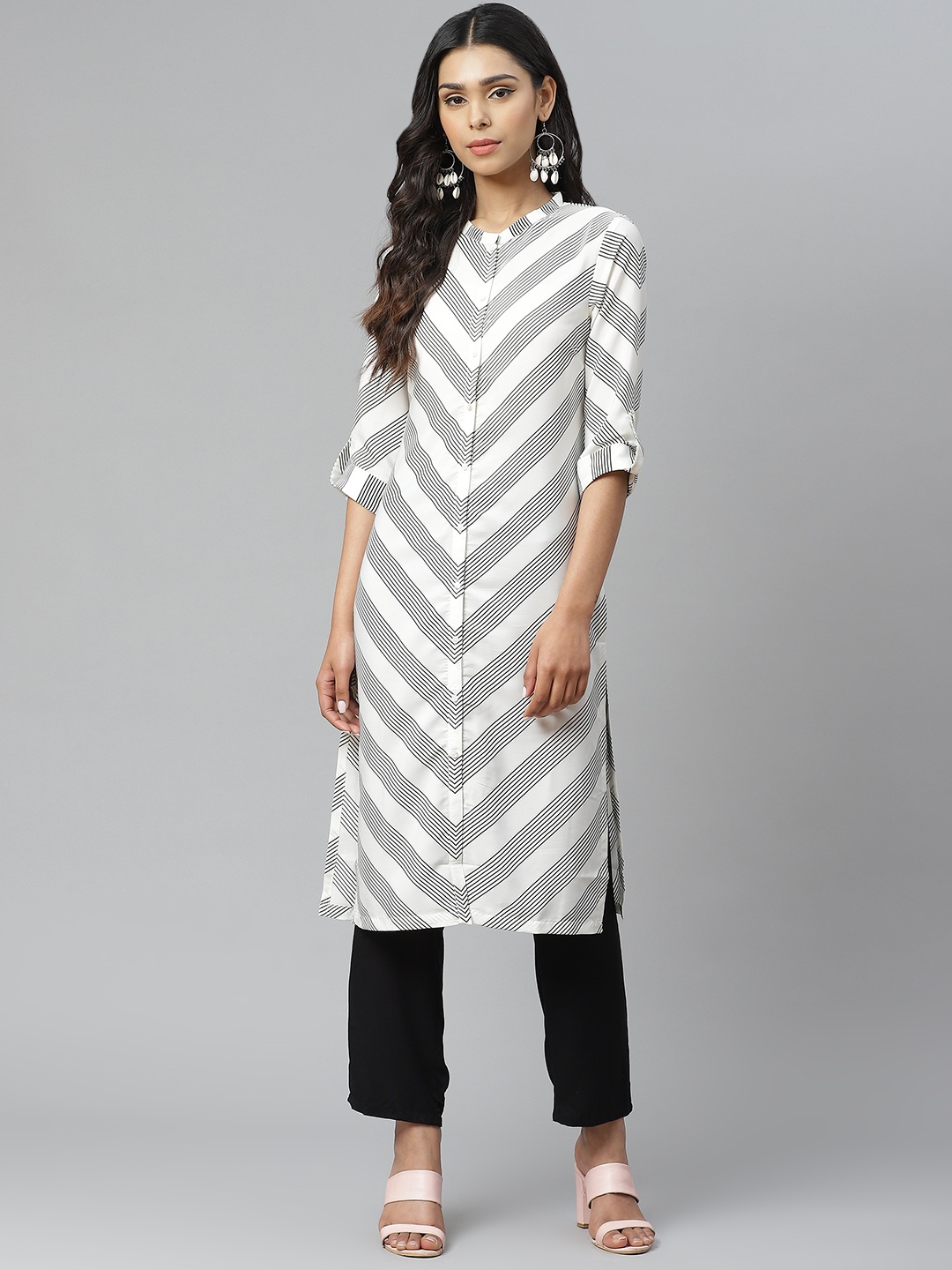 

W Women White & Black Chevron Striped Kurta