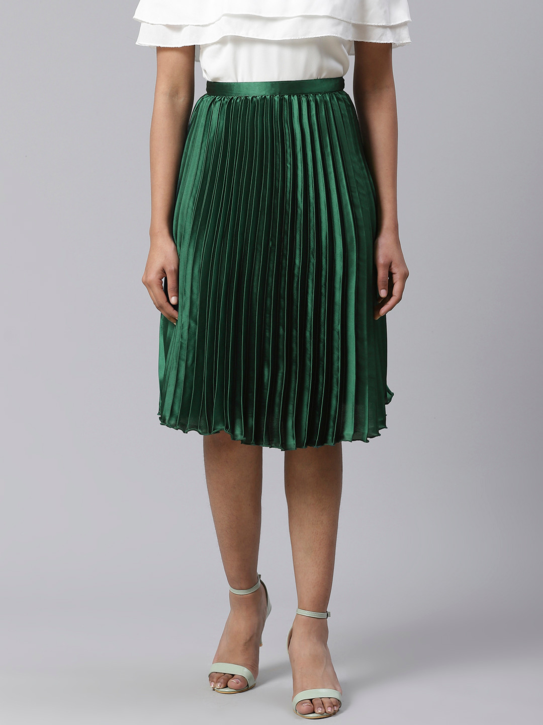 

Ives Women Green Solid Accordion Pleated Satin Finish Knee Length A-Line Skirt
