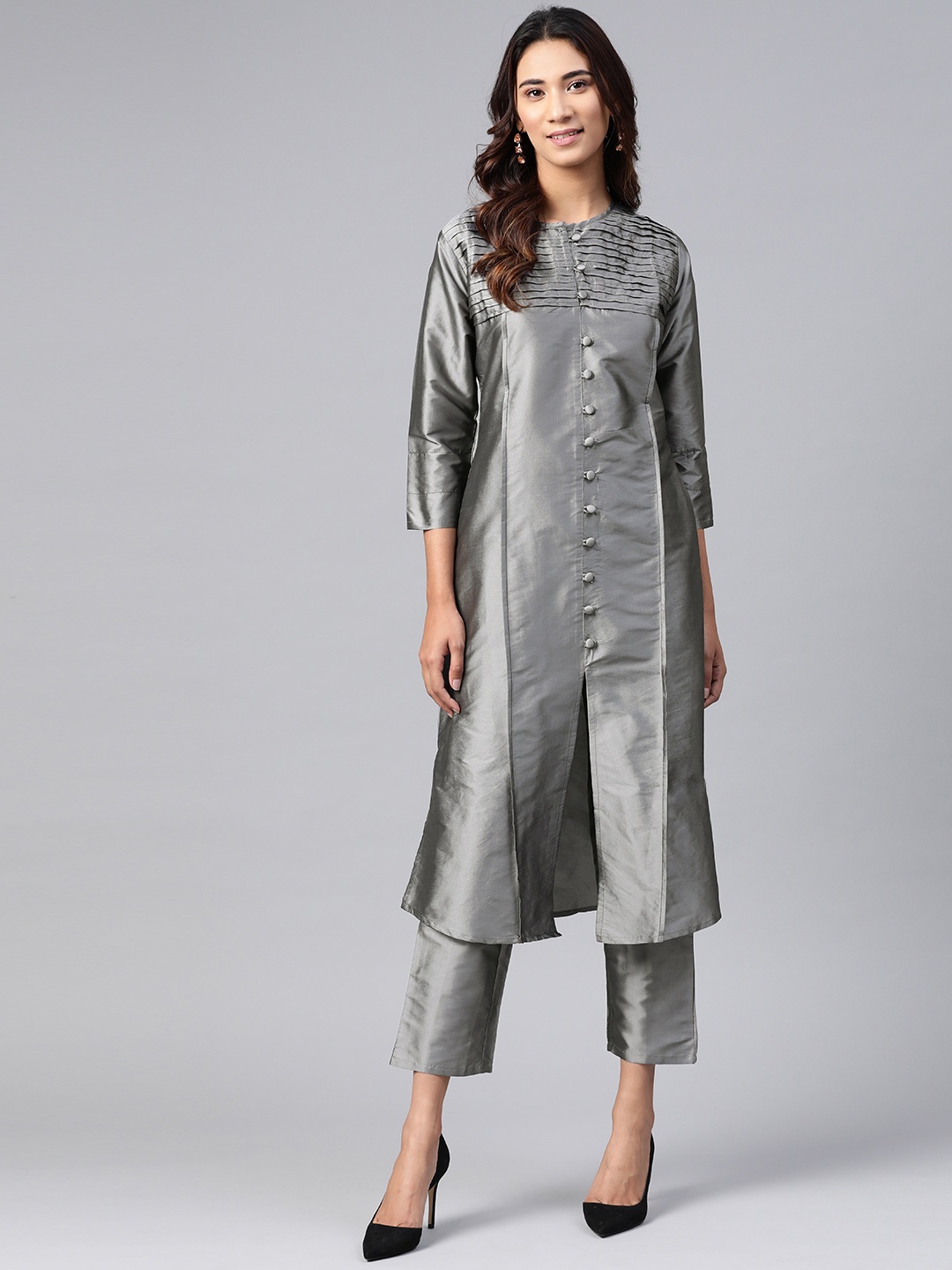

Ives Women Grey Solid Kurta with Trousers With Sheen Effect