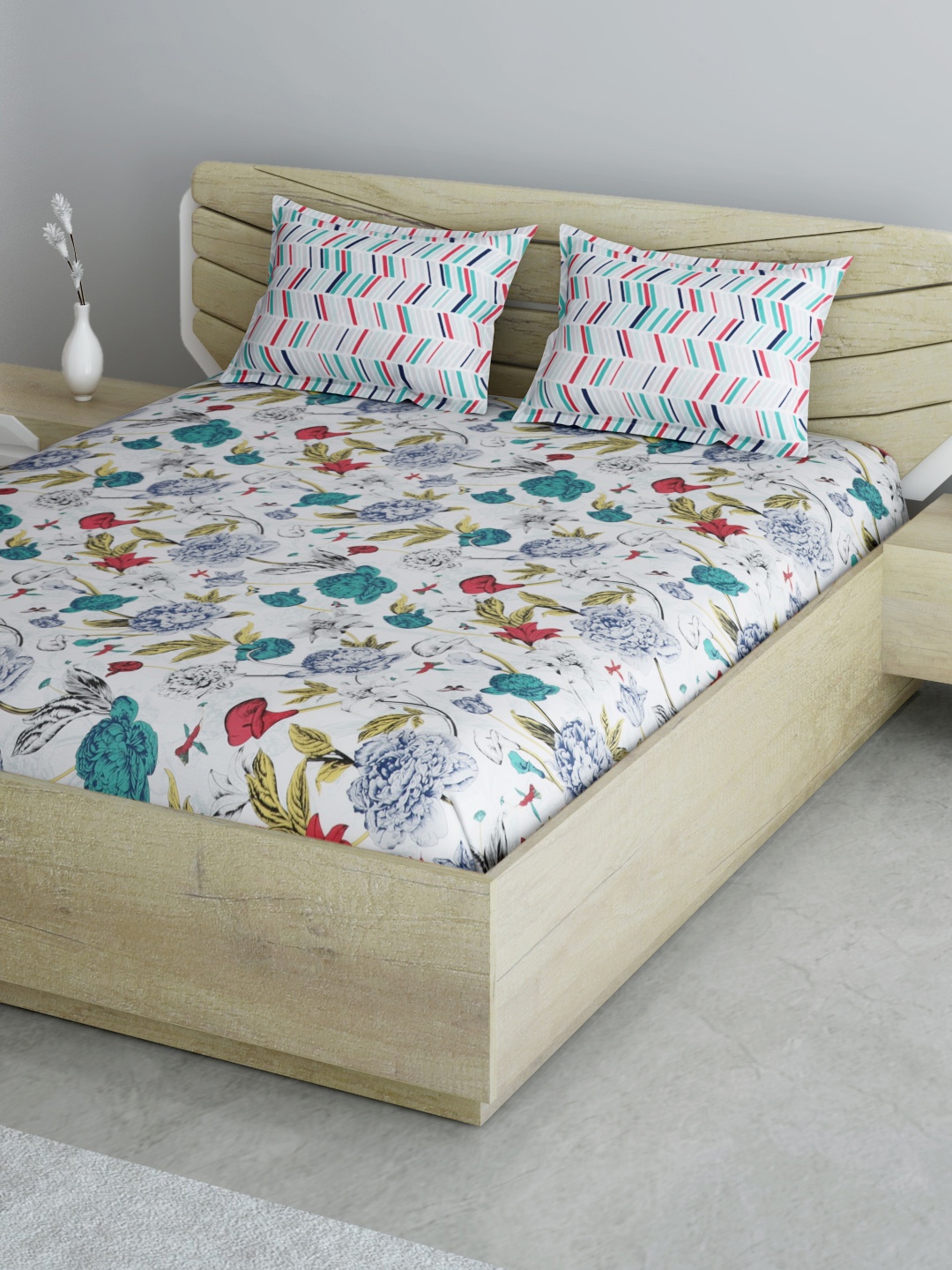

Aura White & Blue Floral 144 TC Cotton 1 Queen Bedsheet with 2 Pillow Covers