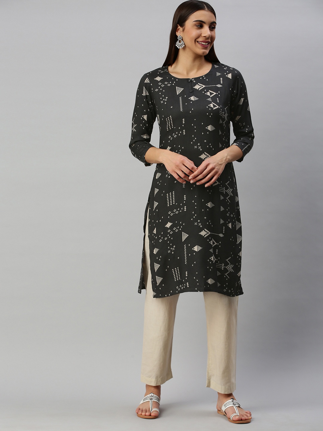 

AHIKA Women Black & Off White Geometric Printed Kurta