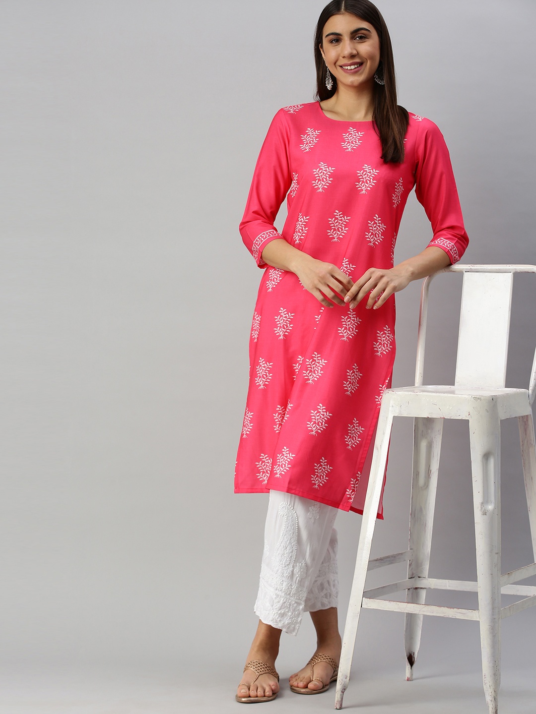 

AHIKA Women Pink & White Floral Printed Kurta