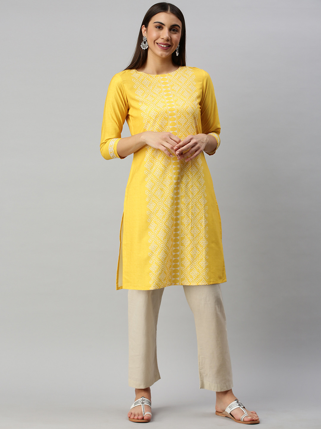 

AHIKA Women Yellow & Off White Floral Printed Floral Kurta