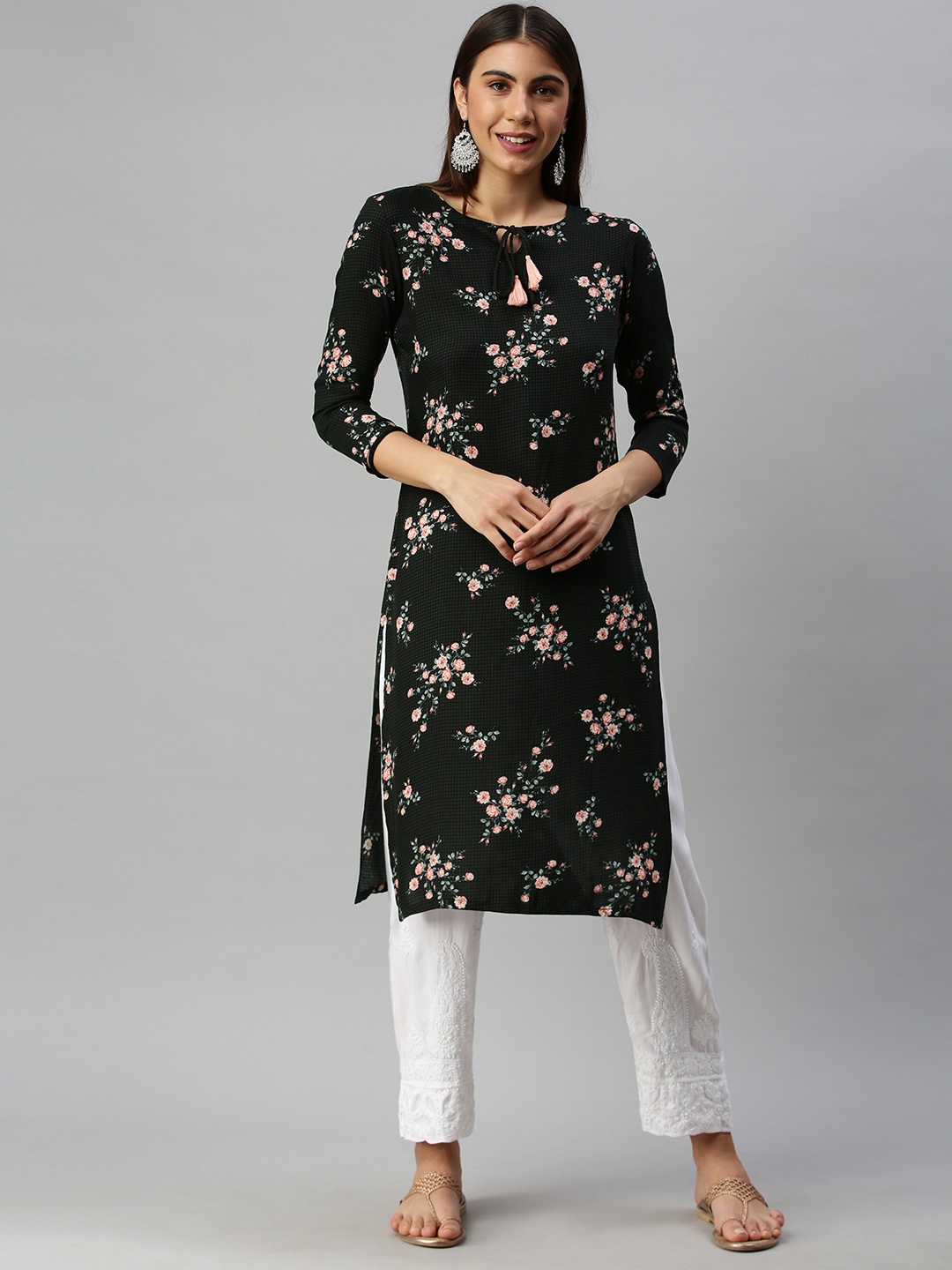 

AHIKA Women Black & Peach-Coloured Floral Printed Kurta