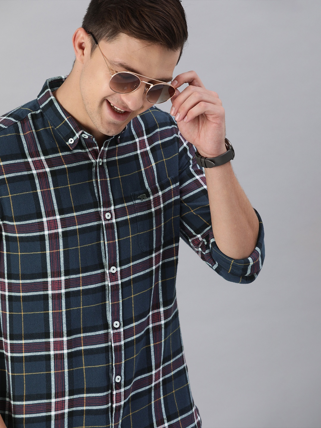 

THE BEAR HOUSE Men Navy Blue & Red Slim Fit Checked Pure Cotton Casual Shirt