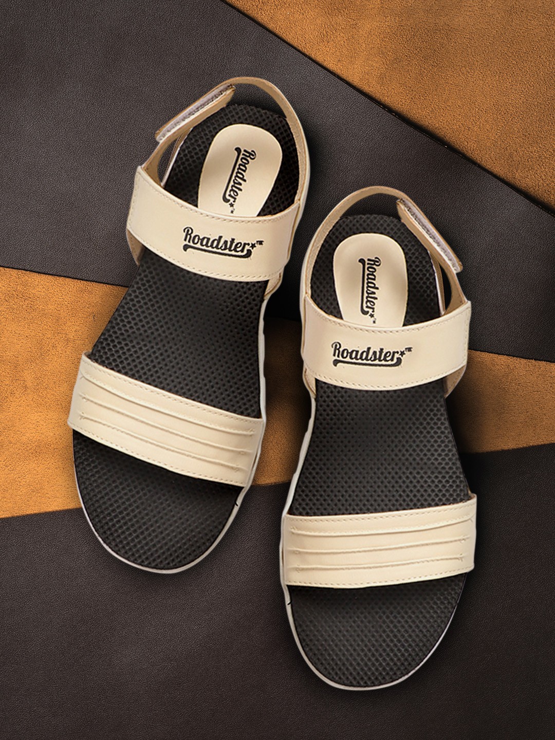 

The Roadster Lifestyle Co Women Cream-Coloured Solid Sports Sandals