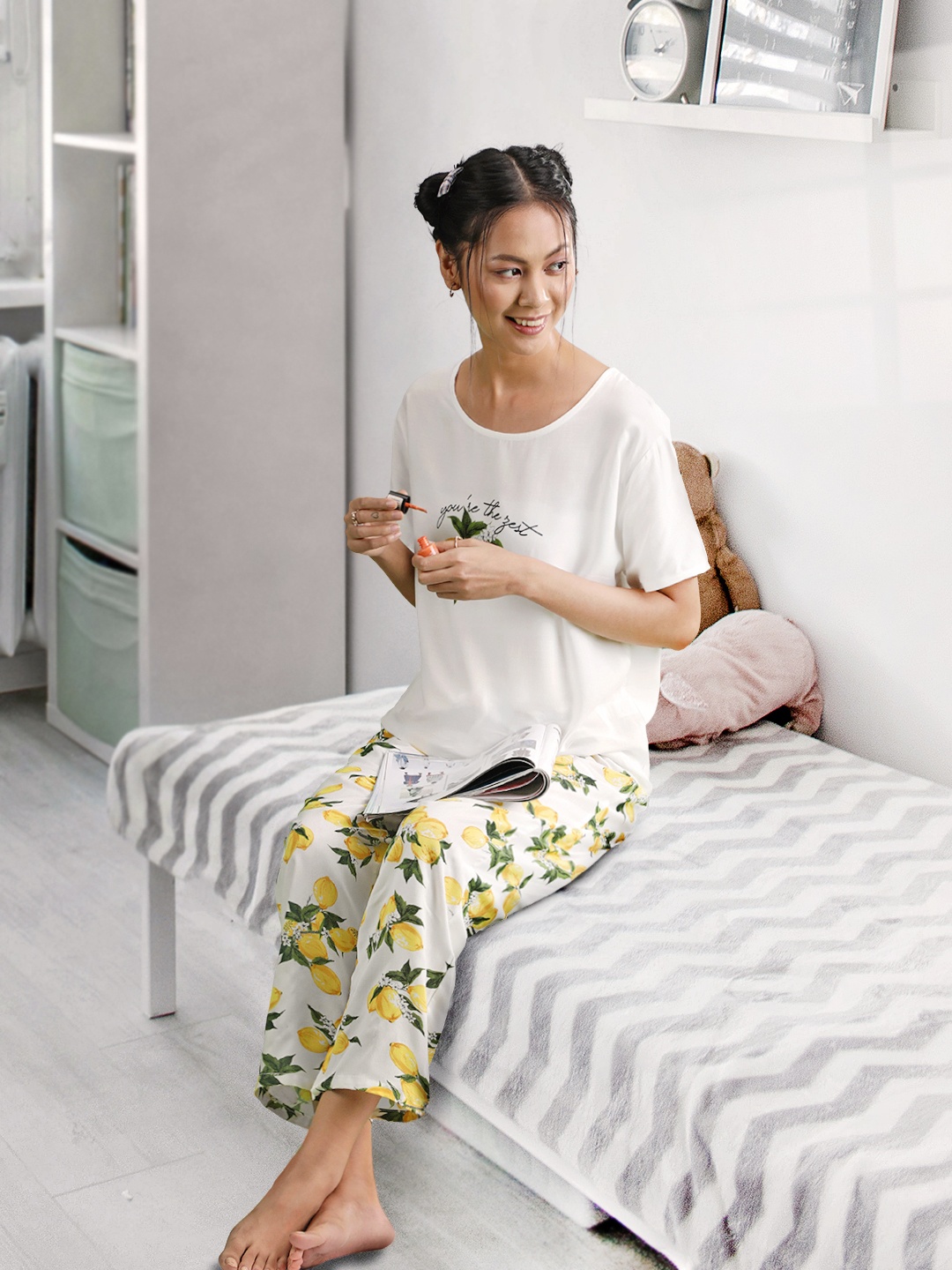 

Tokyo Talkies Women White & Yellow Printed Night Suit