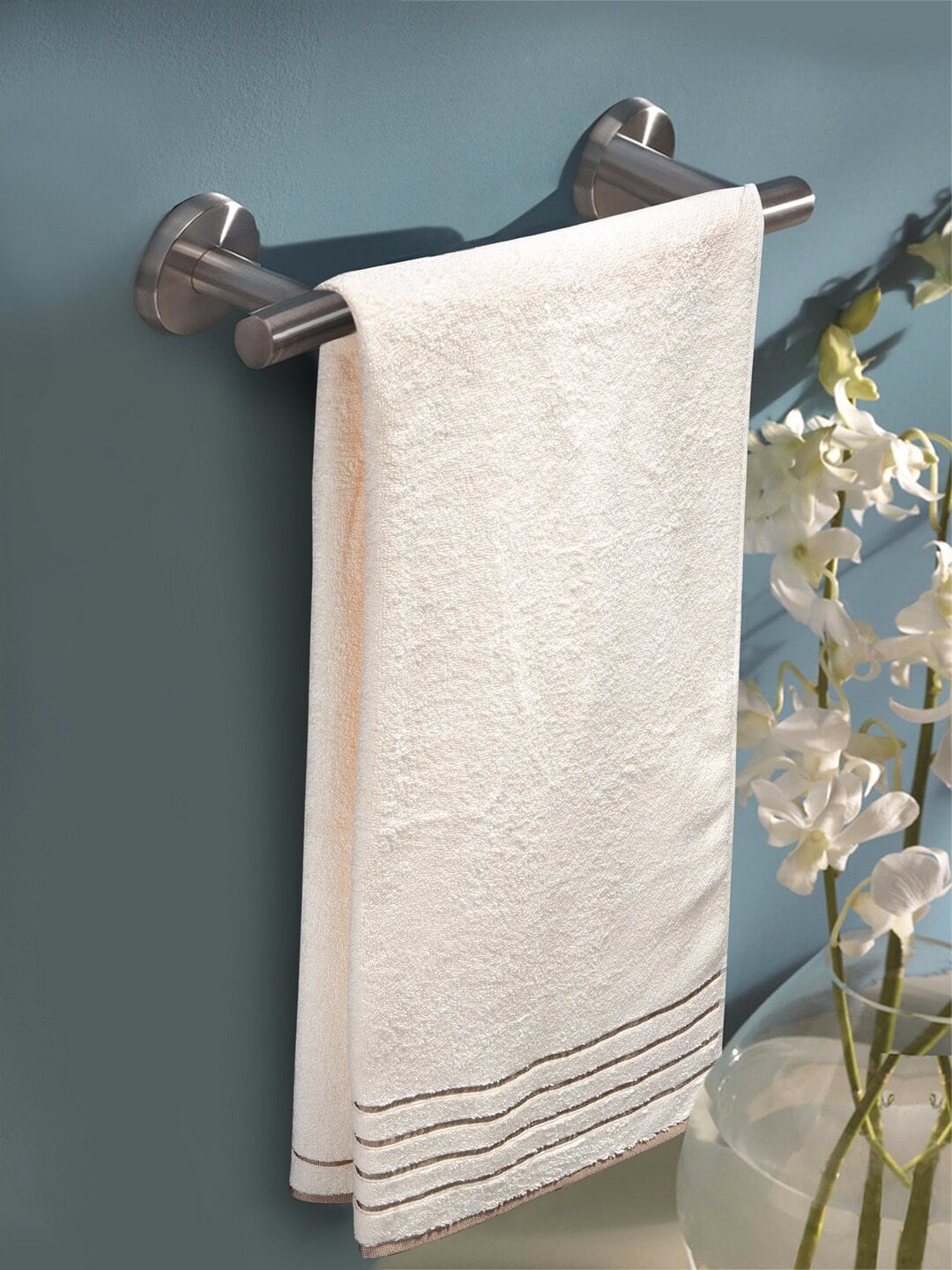 

MARK HOME Cream Coloured Solid 100% Cotton 500 GSM Zero Twist Anti Bacterial Treated Bath Towel