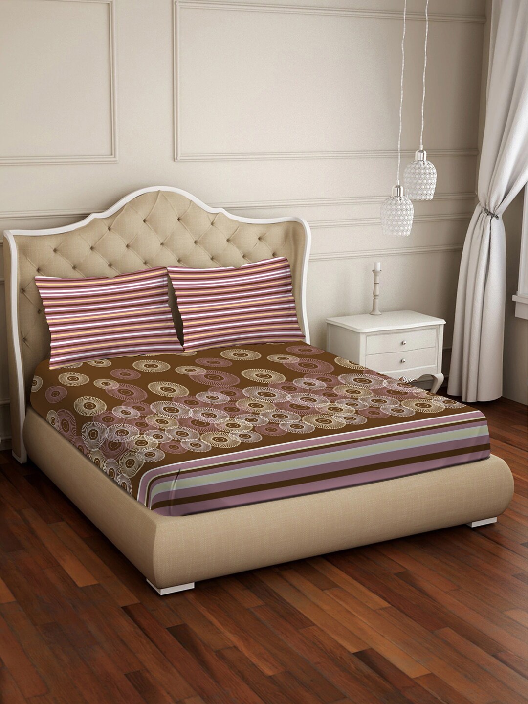 

BELLA CASA Brown & White Geometric 250 TC Cotton 1 King Bedsheet with 2 Pillow Covers