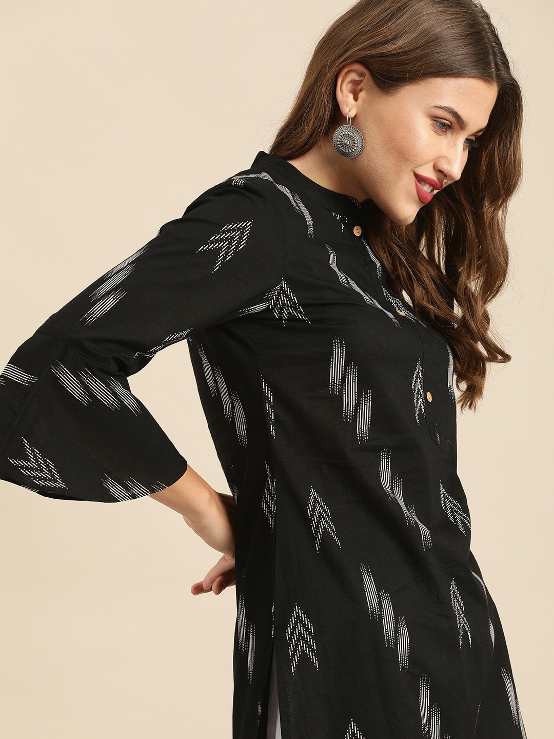 

Varanga Women Black & White Geometric Printed Bell Sleeves Kurta